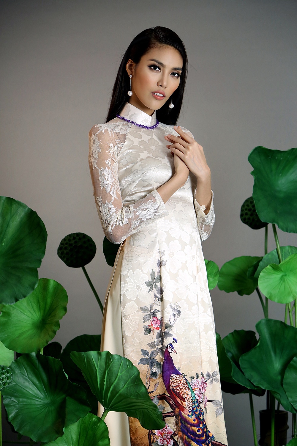 Lan Khue goi y ao dai hoa sen dien ngay Tet anh 7