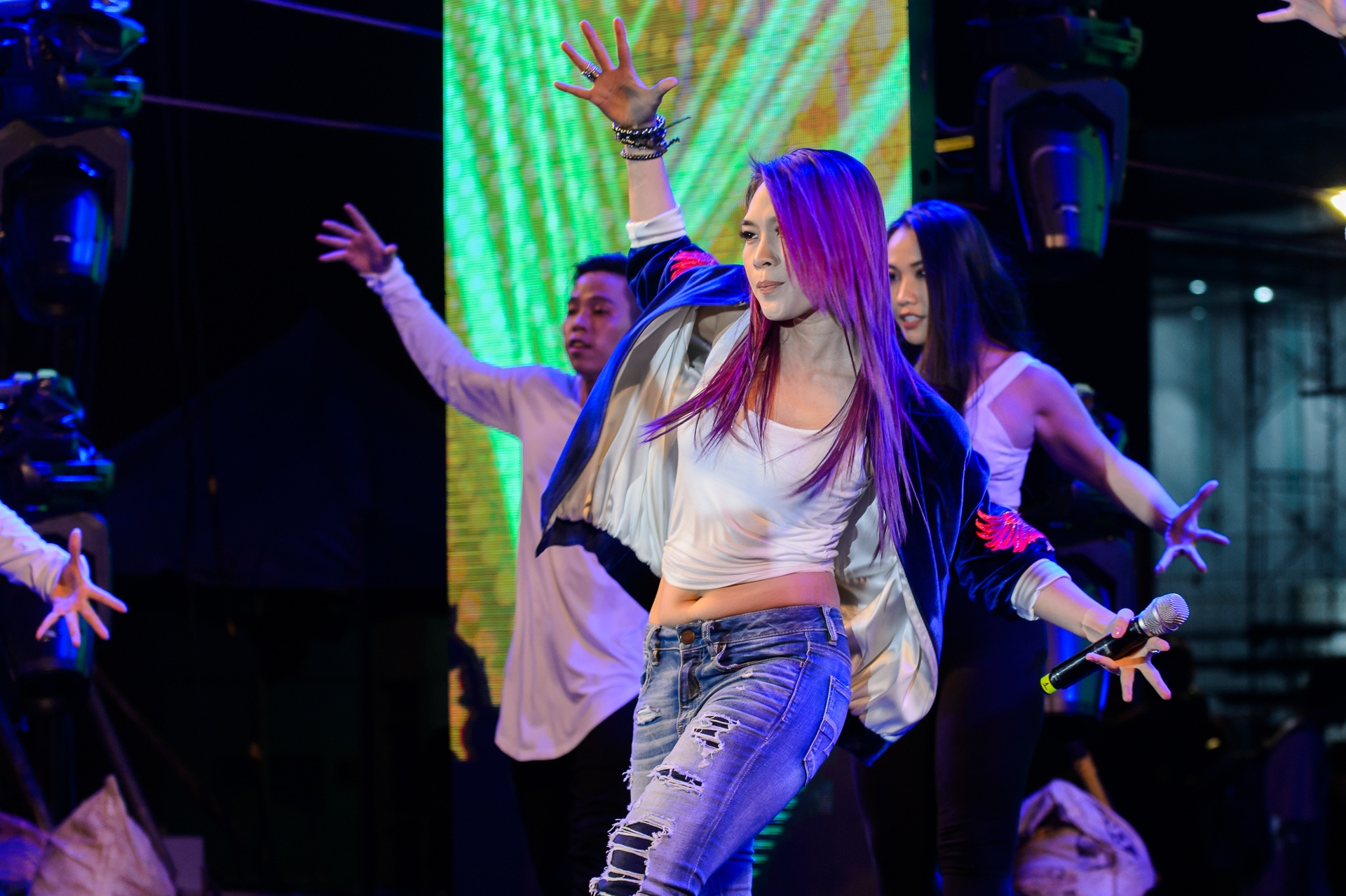 Ky Duyen khoe lung tran goi cam o su kien anh 4