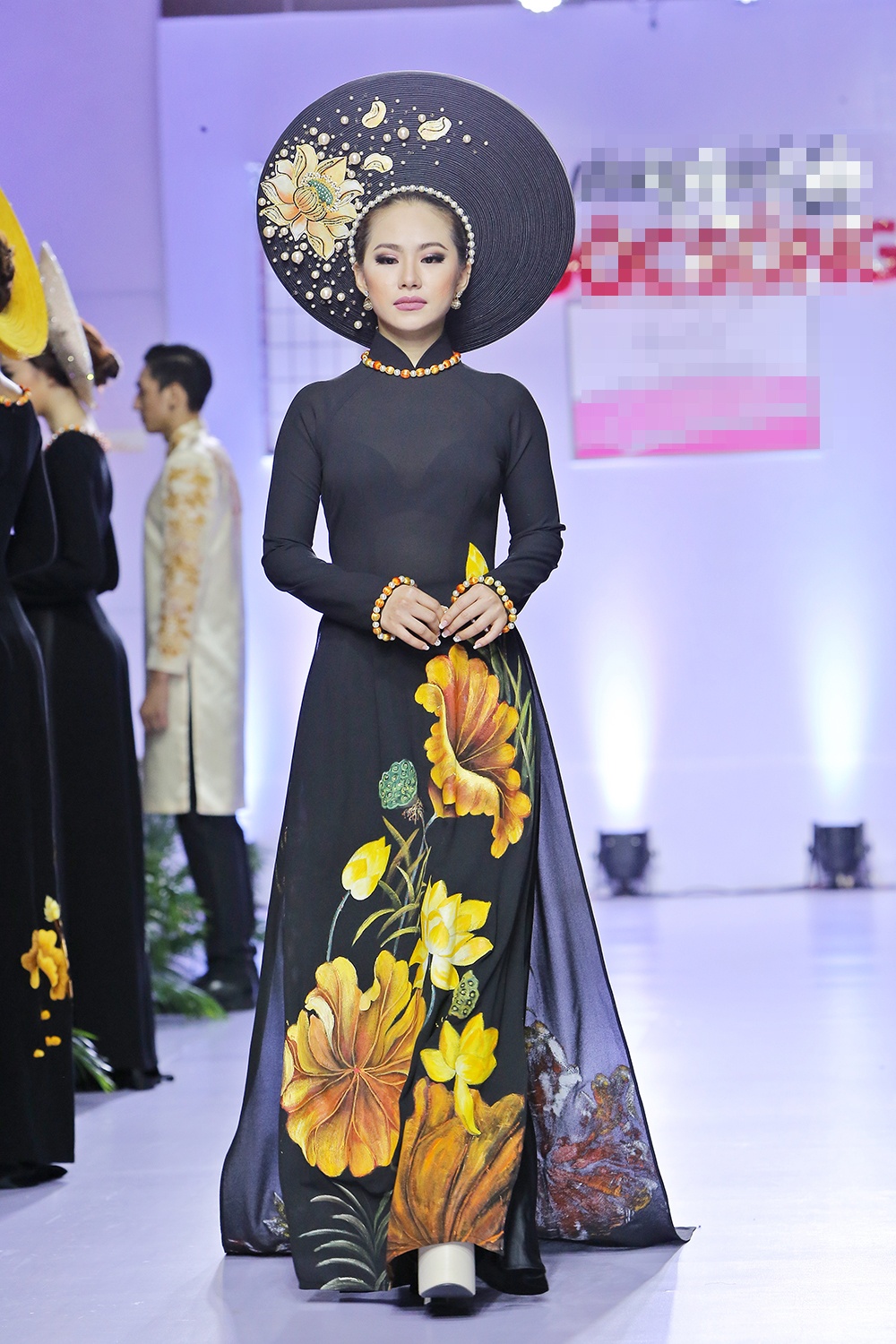 Luong Bich Huu trinh dien thoi trang anh 1