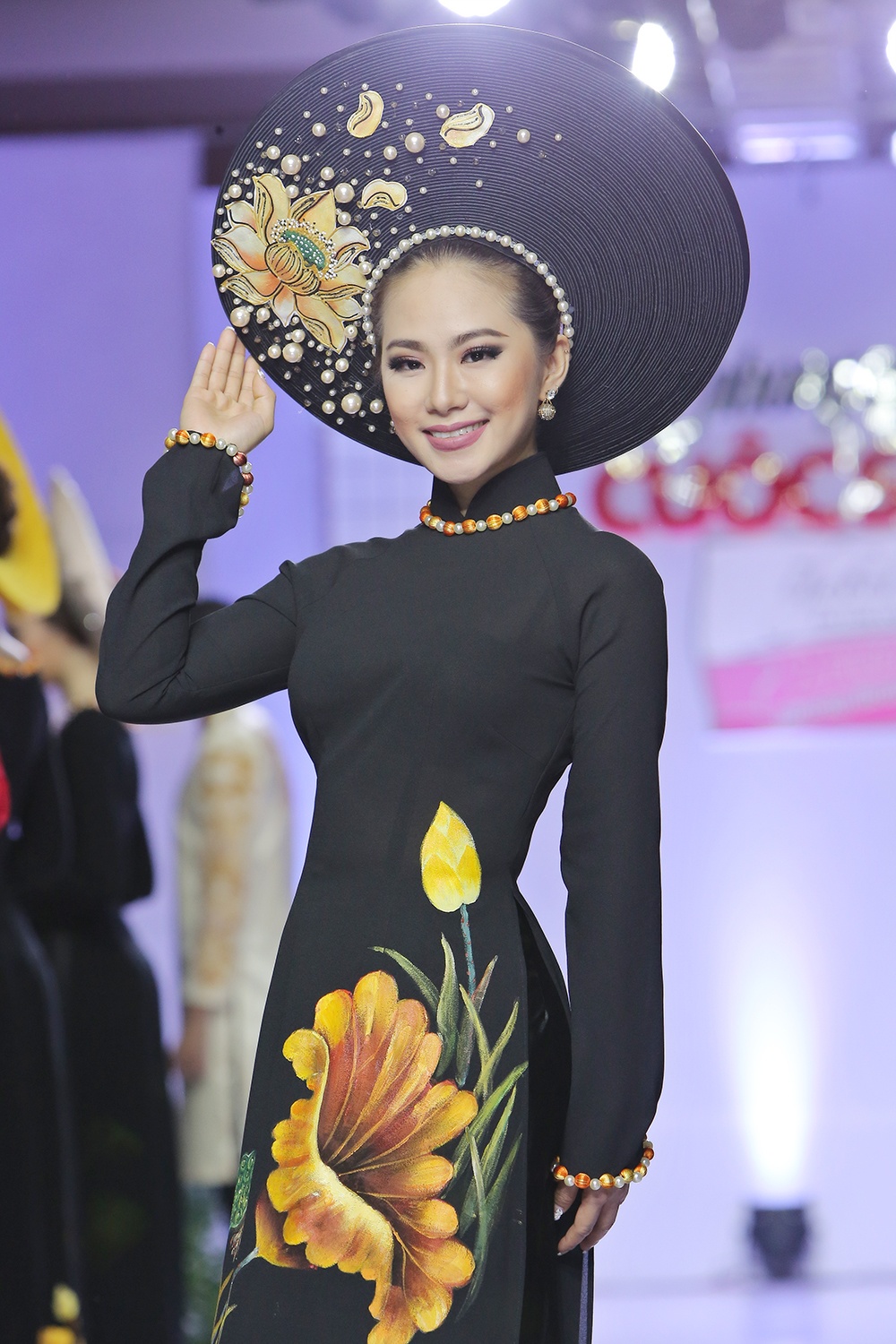 Luong Bich Huu trinh dien thoi trang anh 2