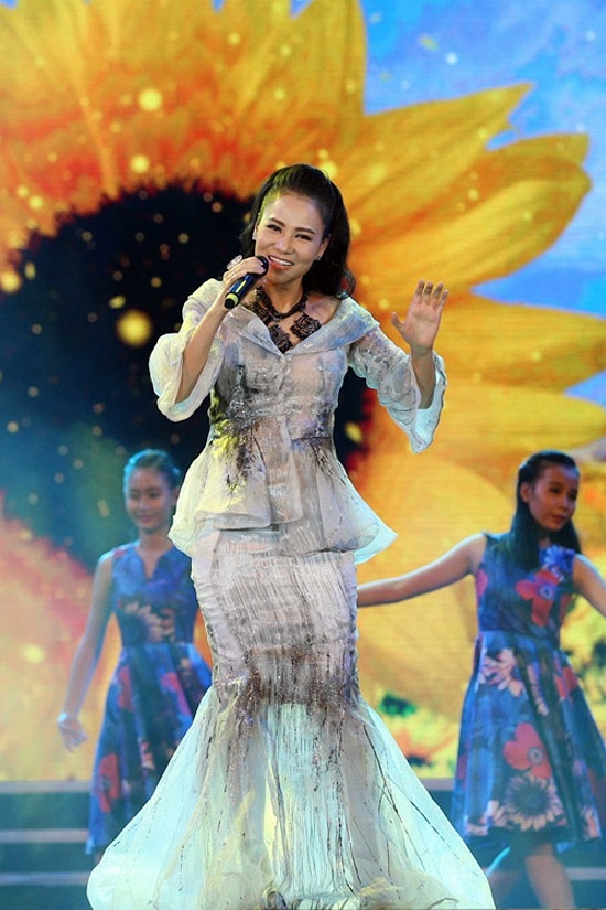 10 trang phuc xau nhat nam 2016 anh 7