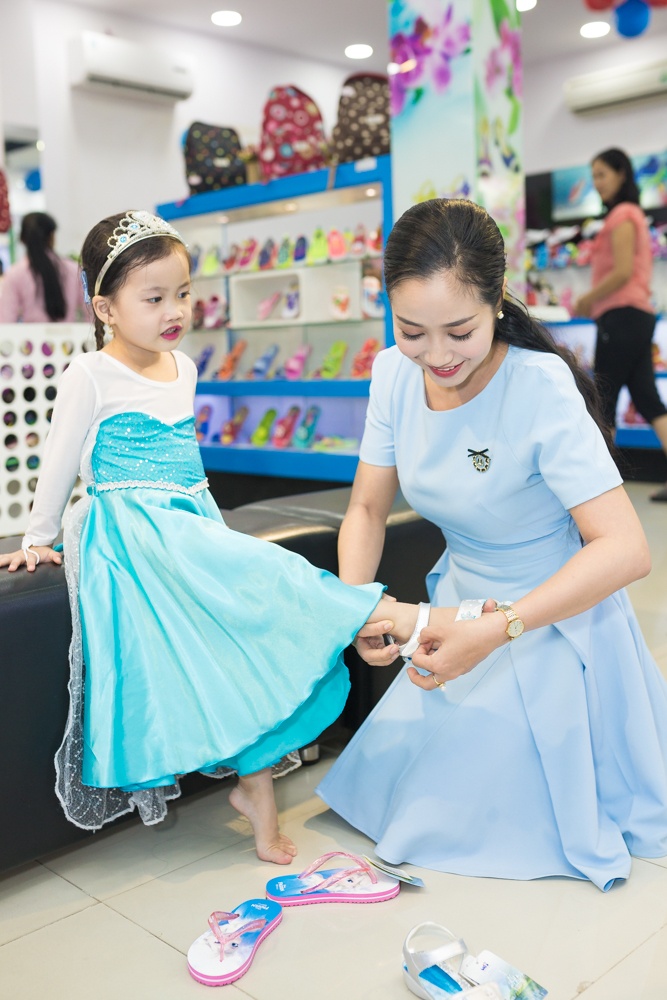 Oc Thanh Van sam qua Giang sinh anh 3