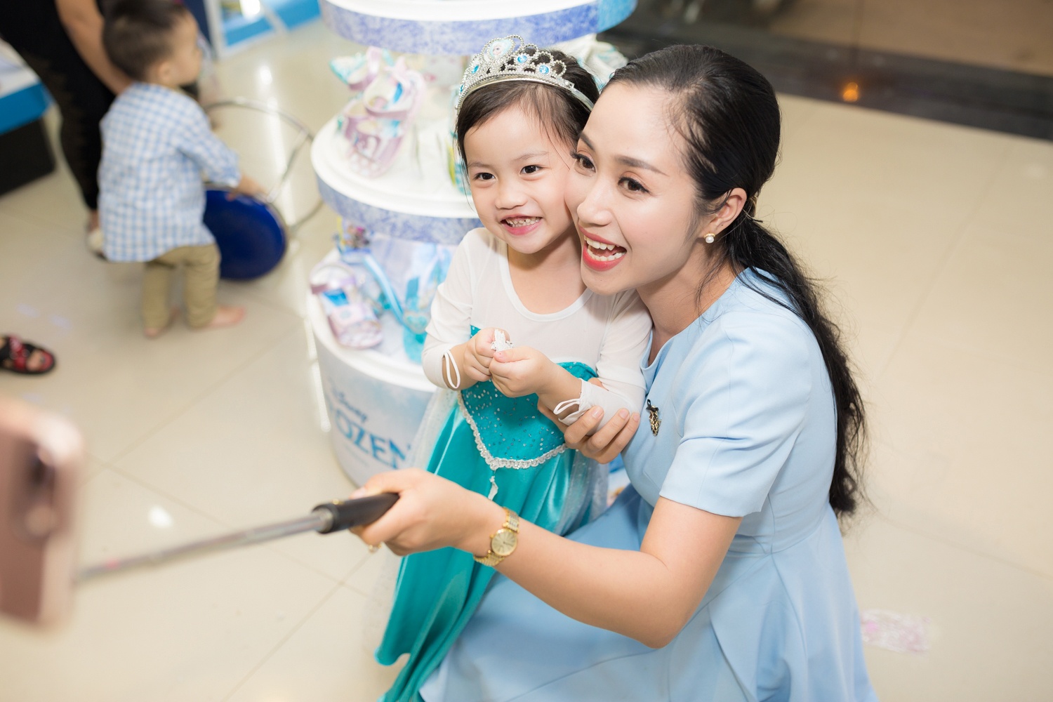 Oc Thanh Van sam qua Giang sinh anh 6