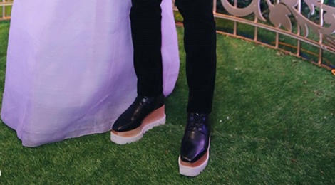 Tran Thanh mang giay nu cao 8 cm trong dam cuoi hinh anh