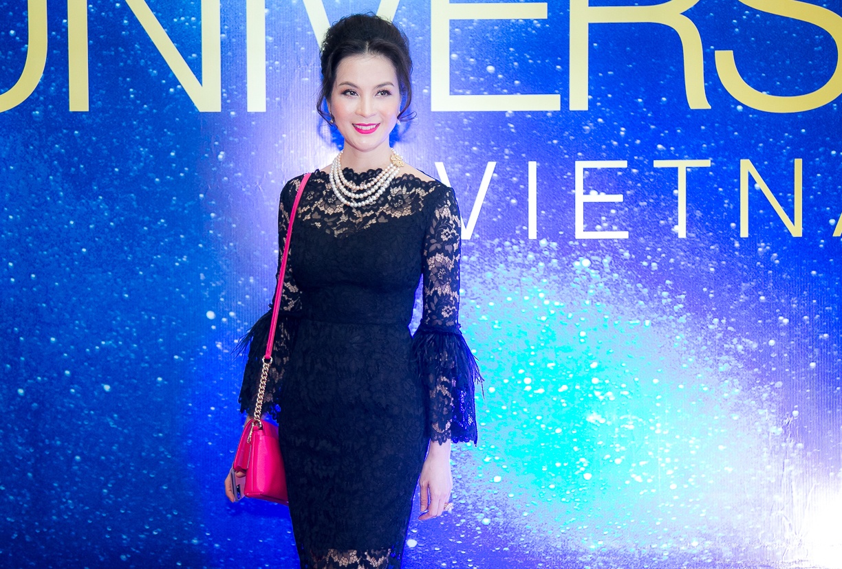 Pham Huong du hop bao Hoa hau Hoan vu anh 13