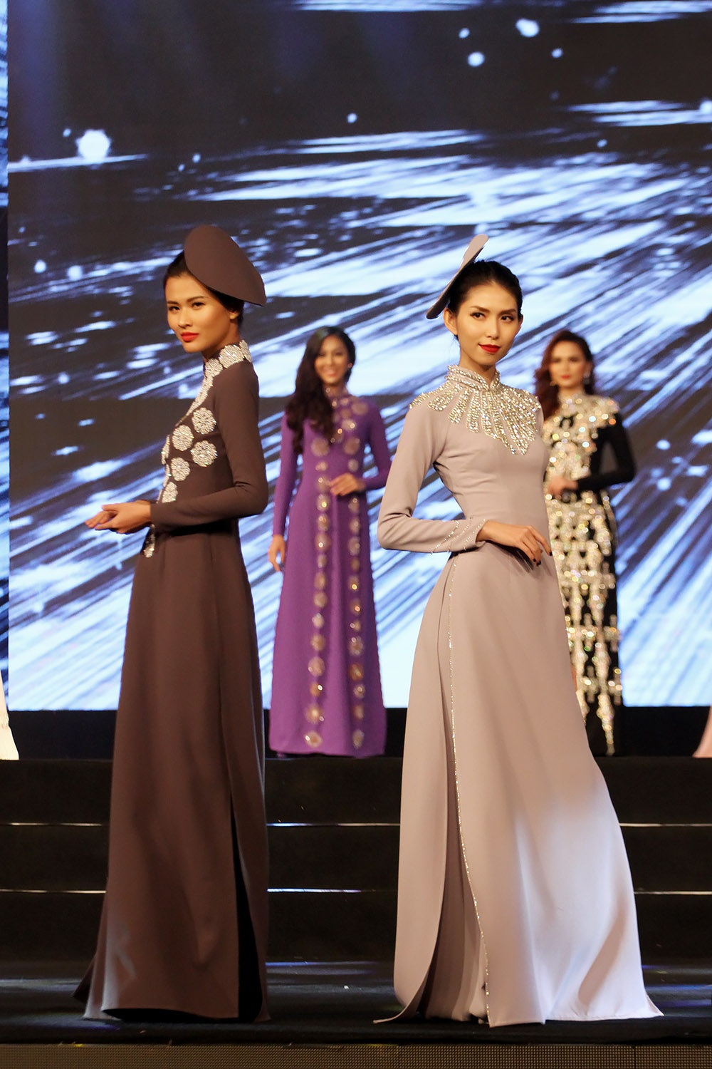 Do My Linh,  Lan Khue duyen dang ao dai anh 10