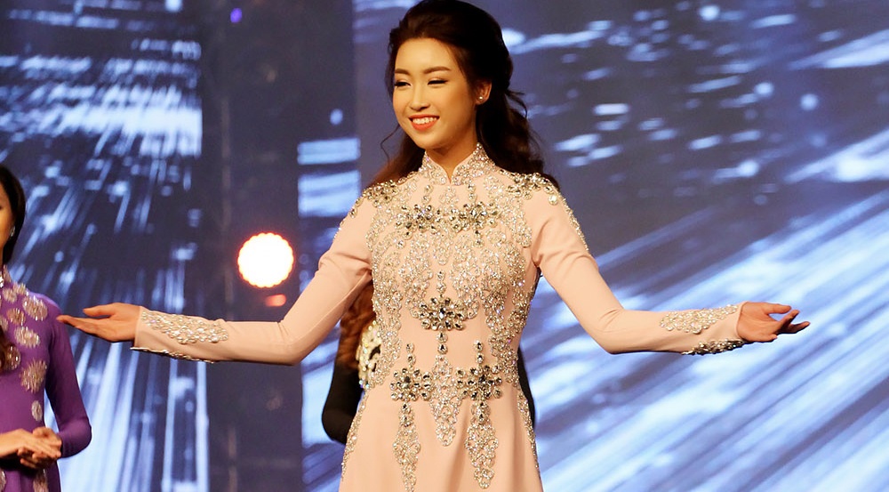 Do My Linh, Lan Khue dien ao dai tren san khau Da Nang hinh anh