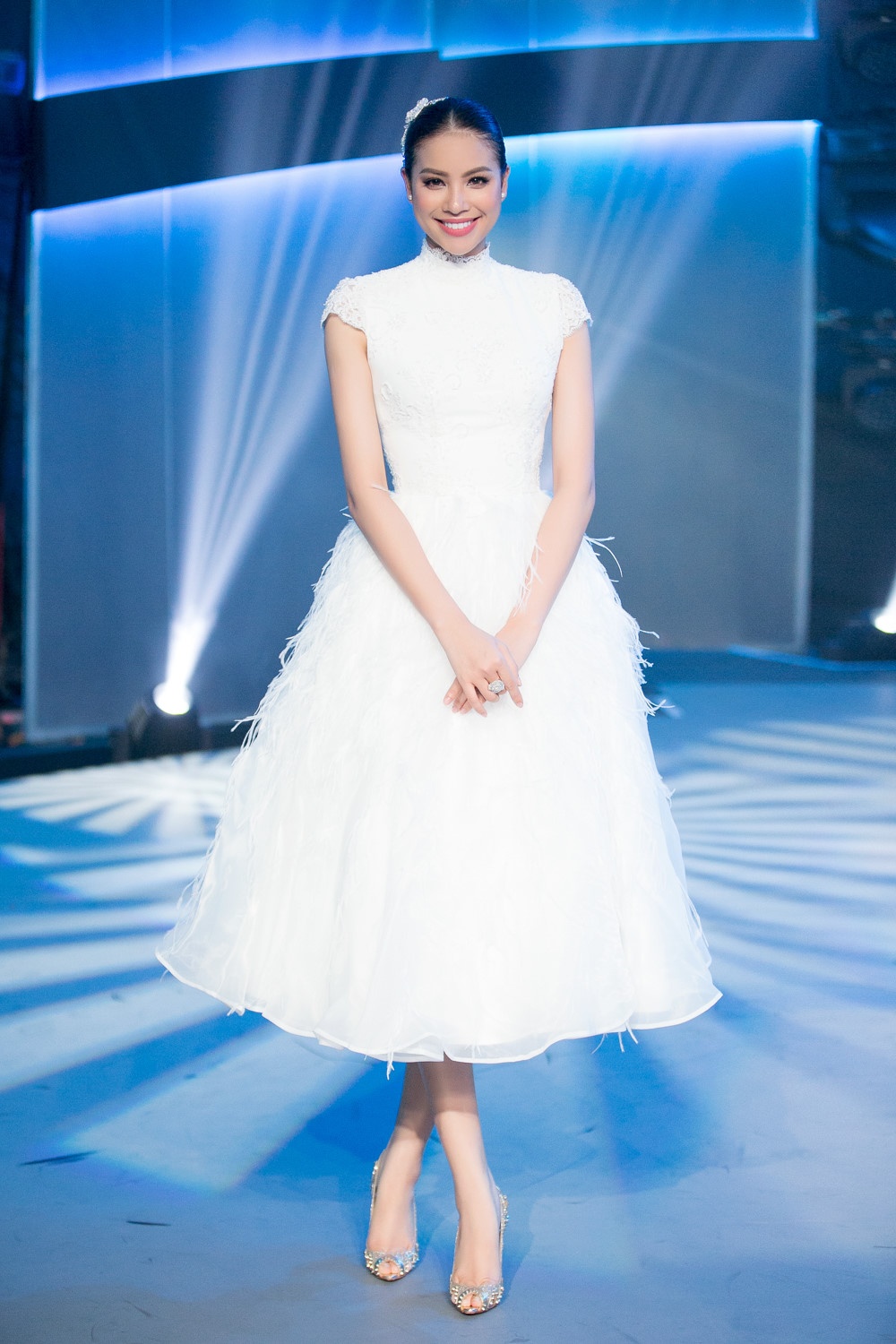 10 bo canh giup Pham Huong nang cap hinh anh trong nam 2016 anh 6