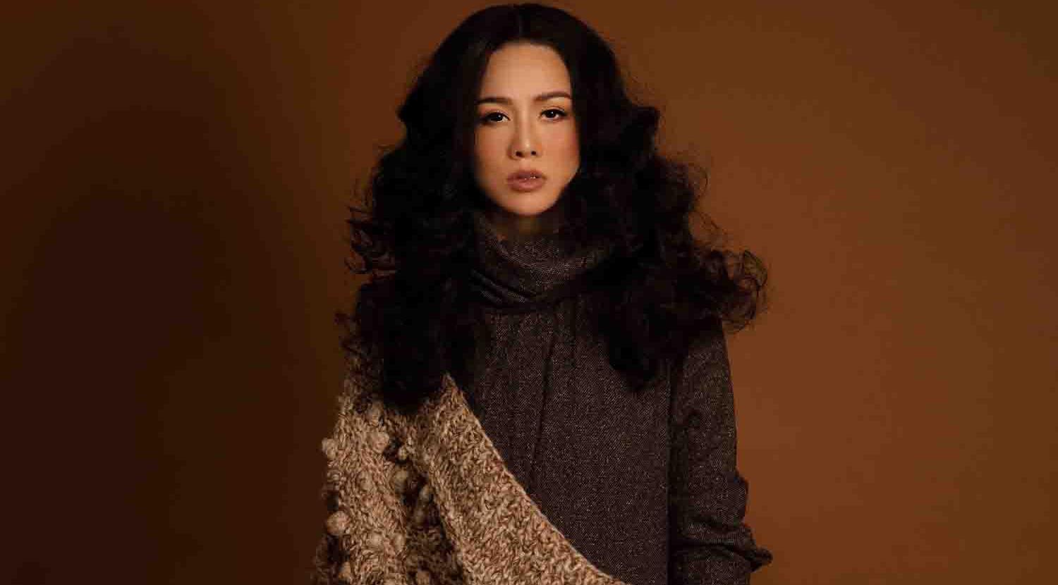 Nhat Kim Anh ca tinh voi phong cach du muc hinh anh