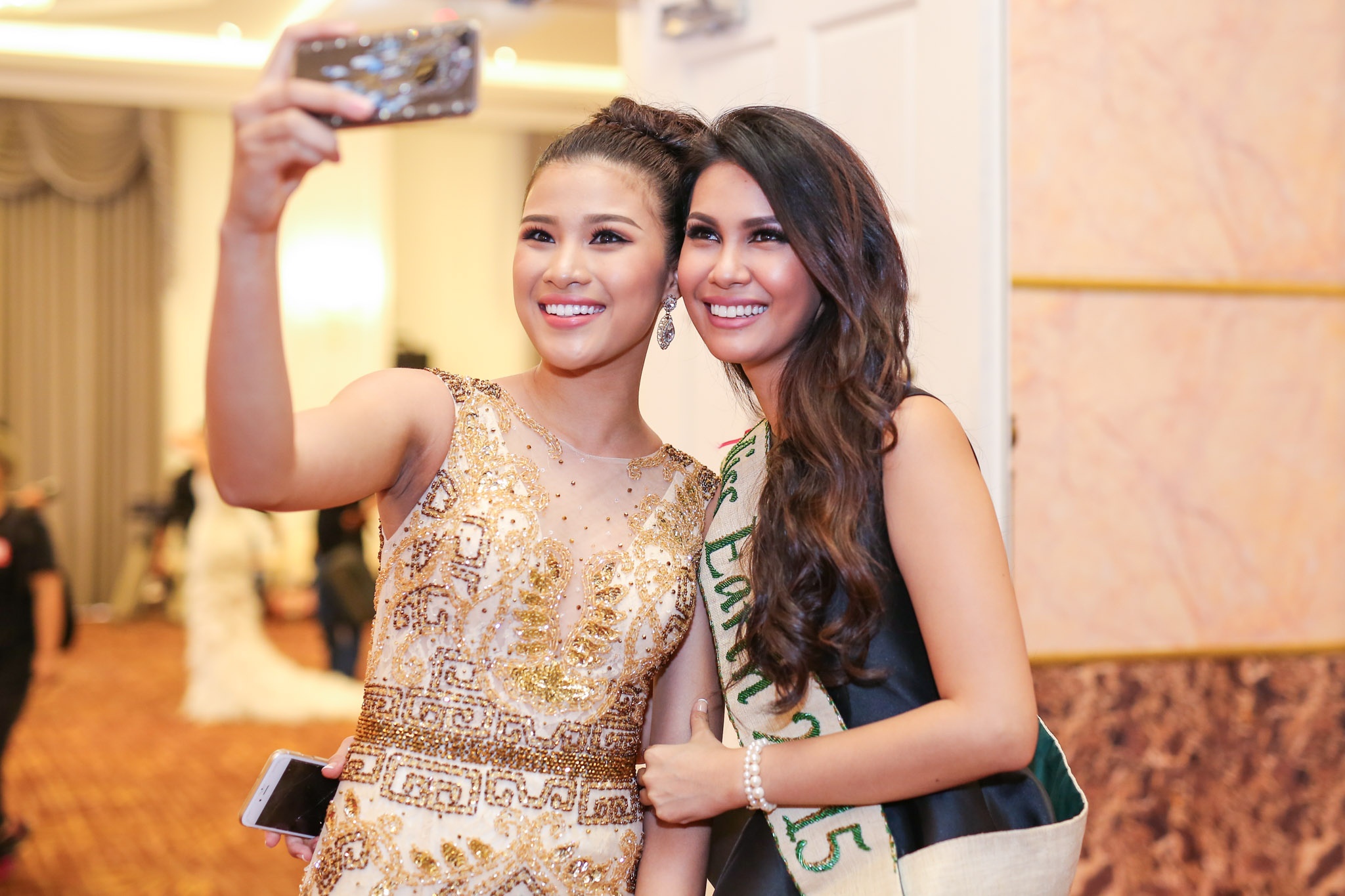 Hoa hau Trai dat 2015 noi bat giua dan nguoi dep Viet hinh anh