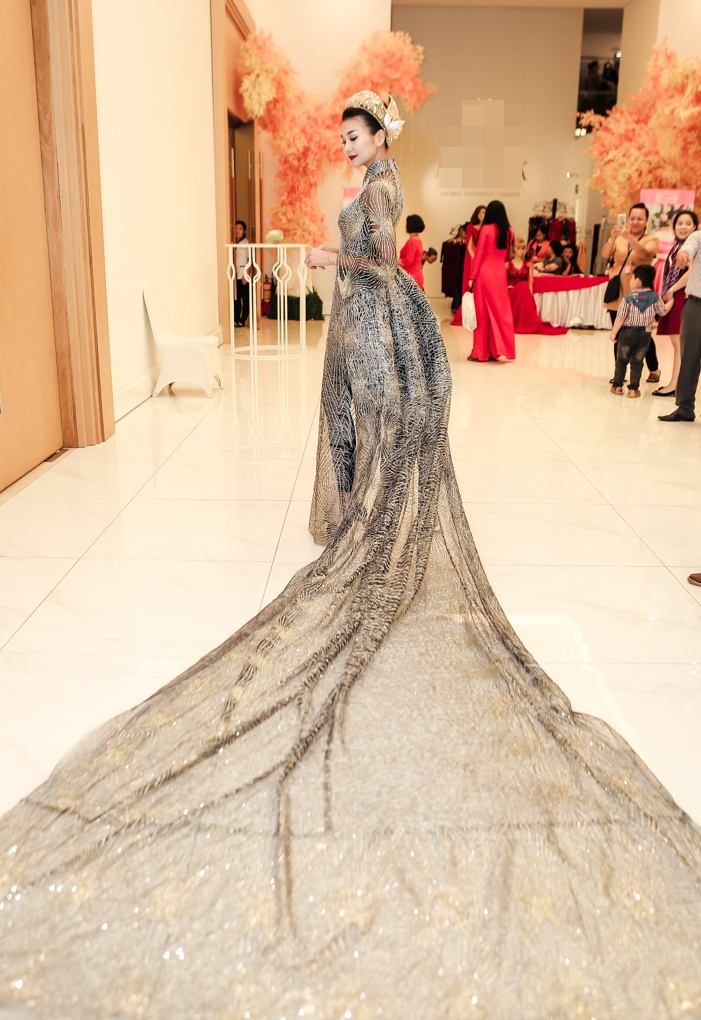 Thanh Hang cam hoa sen o su kien anh 4