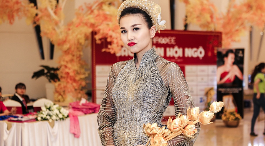 Thanh Hang gay chu y voi bo sen duoc lam tu 50 luong vang hinh anh