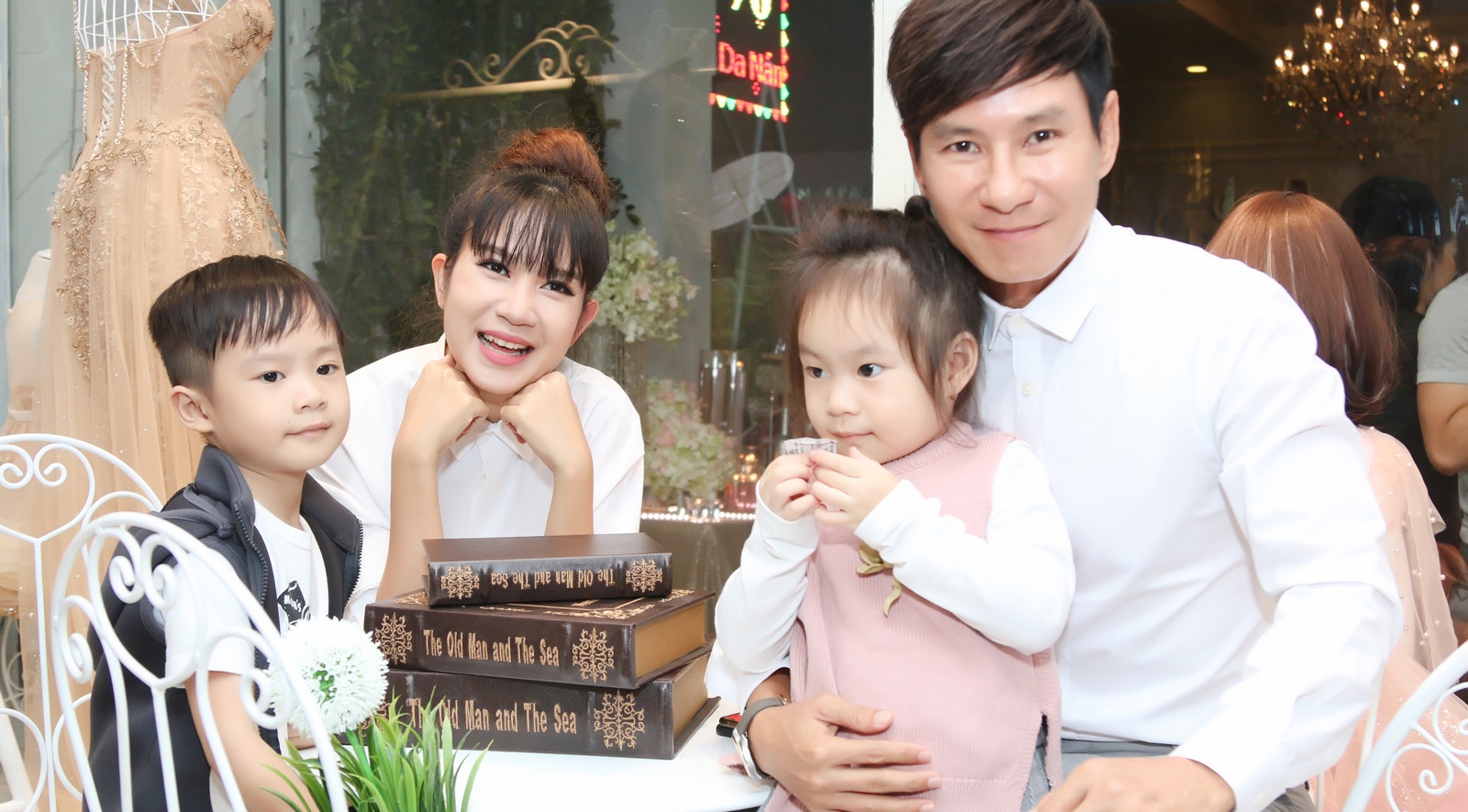 Gia dinh Ly Hai mac ton sur ton hinh anh