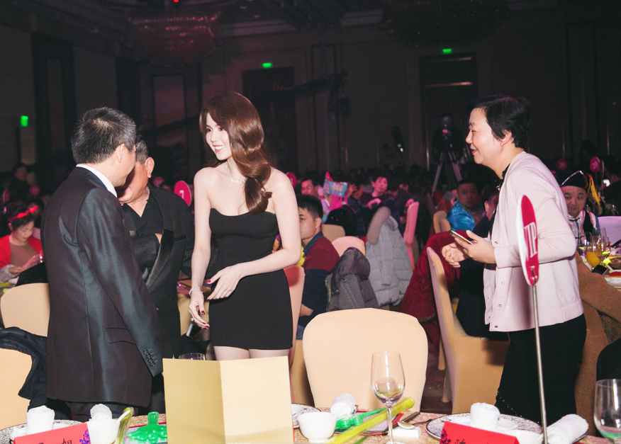 Ngoc Trinh du su kien o Thuong Hai anh 2