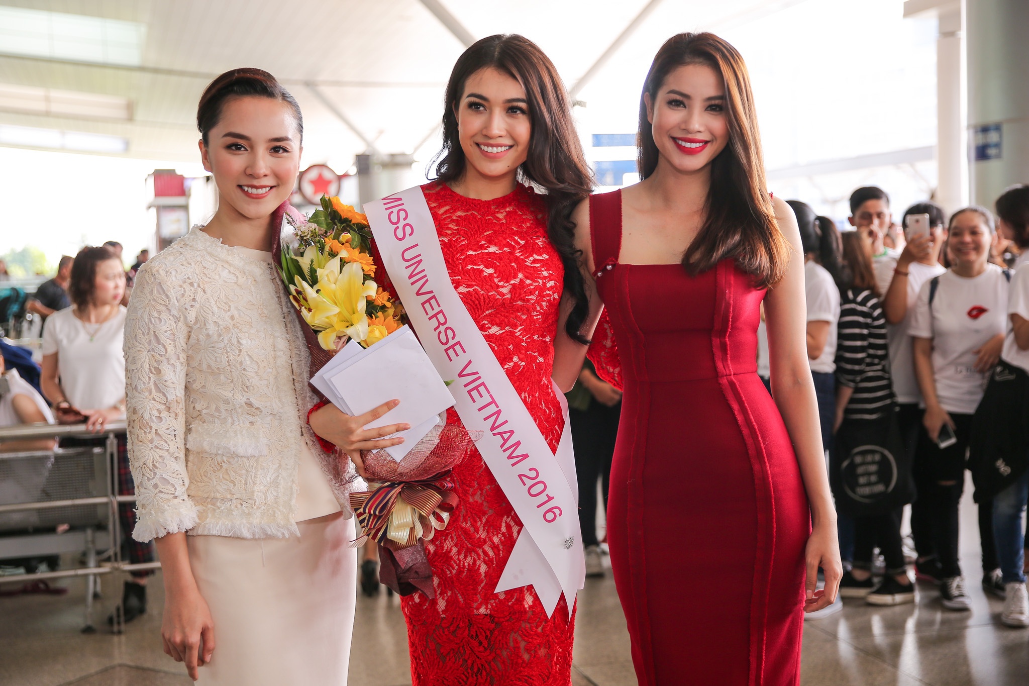 Phạm Hương tiễn Hằng lên đường thi Miss Universe ảnh 3 Pham Huong tien Hang len duong thi Miss Universe anh 3