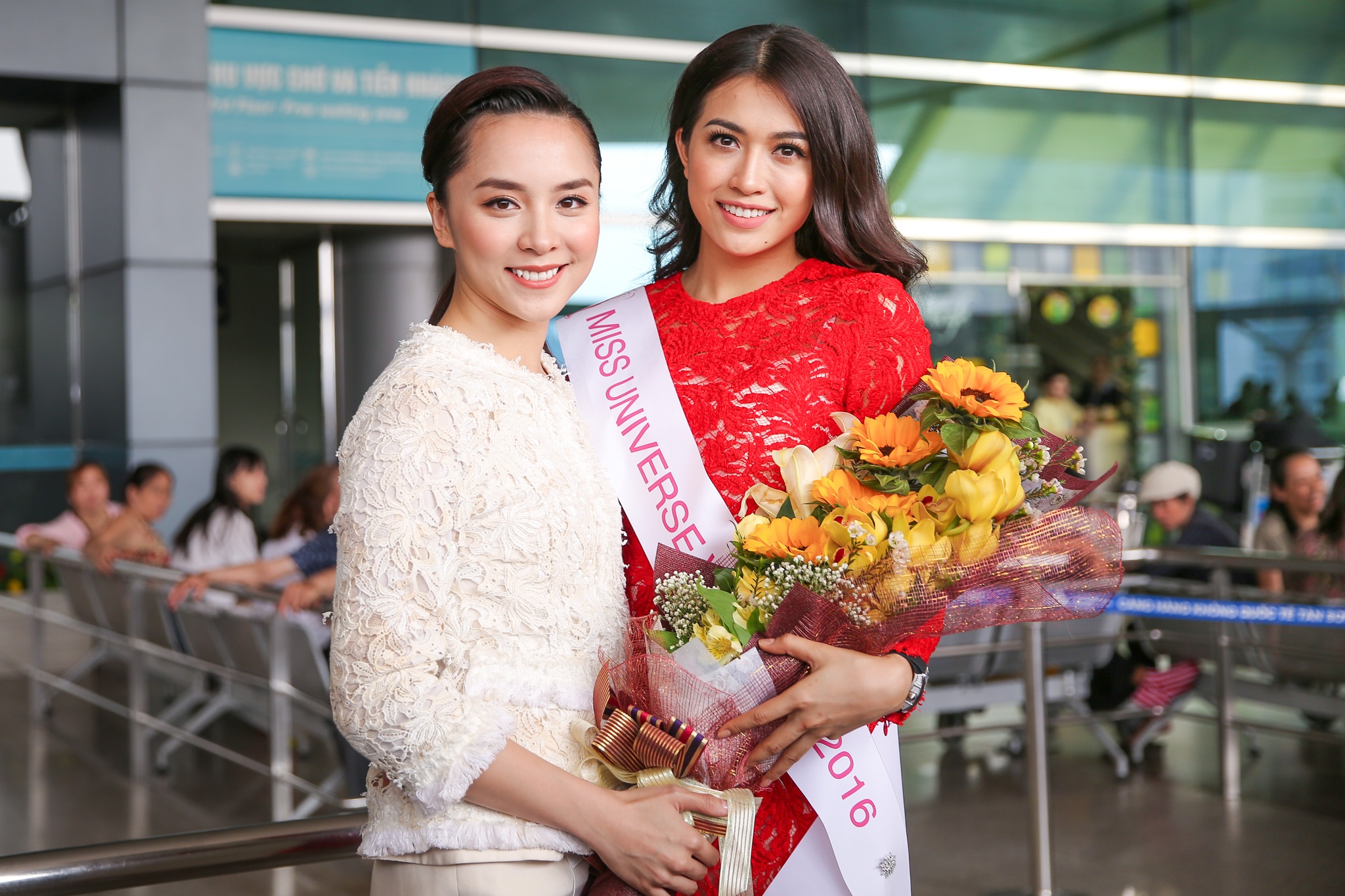 Phạm Hương tiễn Hằng lên đường thi Miss Universe ảnh 4 Pham Huong tien Hang len duong thi Miss Universe anh 4