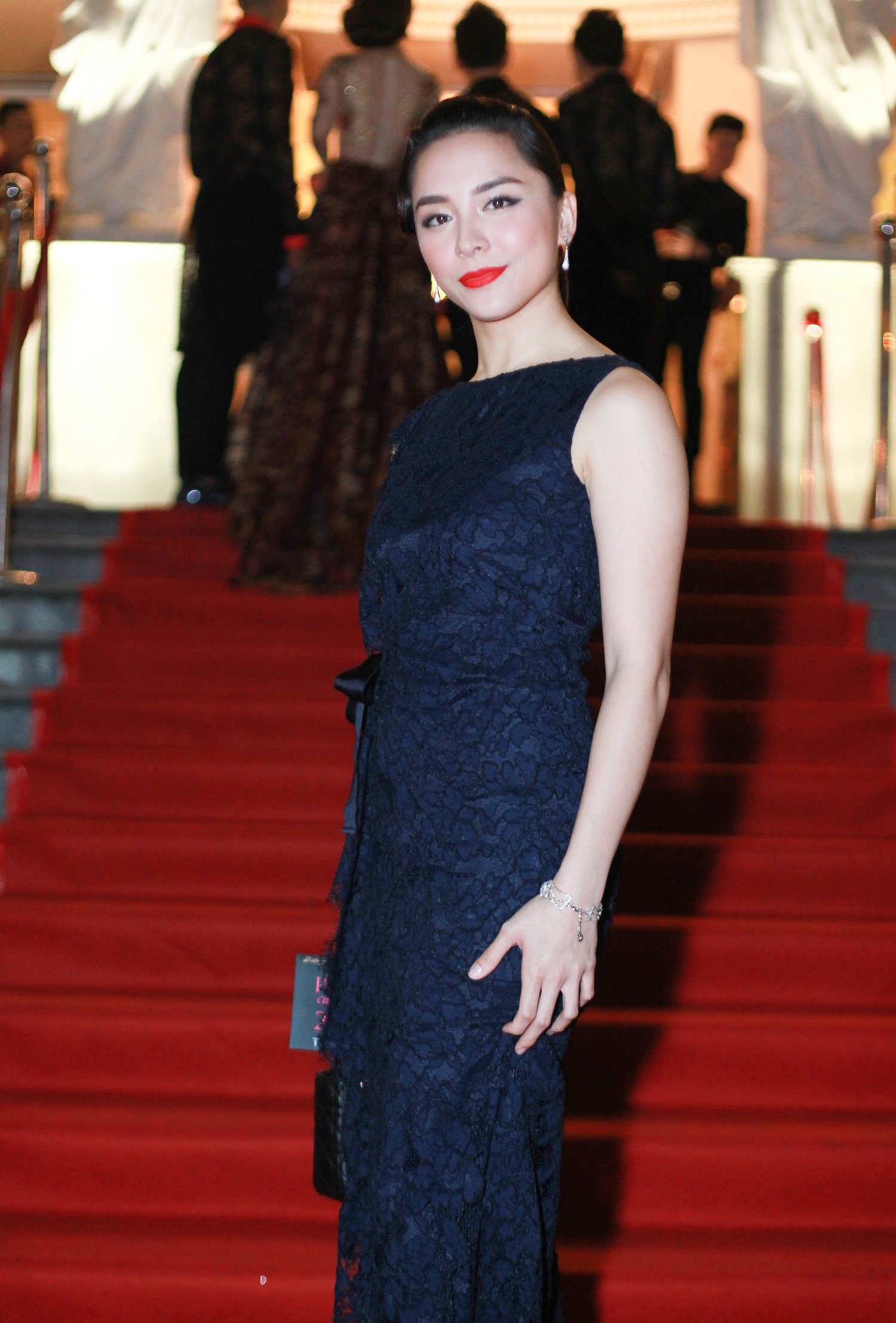 Cam Ly,  Thien Ly thanh lich o su kien anh 8