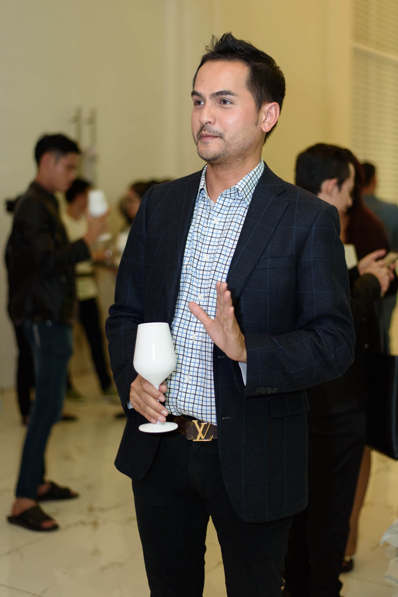 Truong Quynh Anh dien do doi cung ong xa anh 3