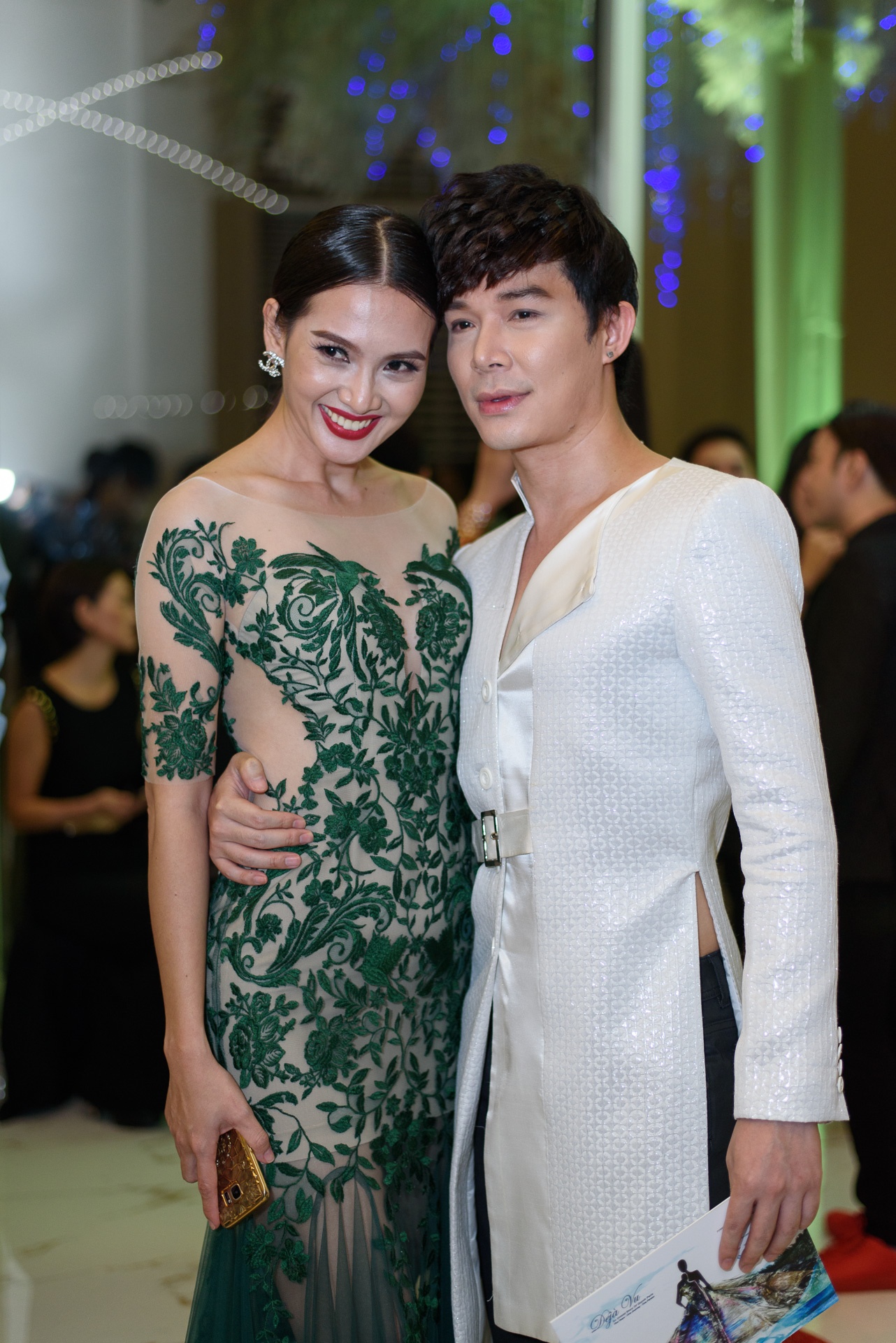 Truong Quynh Anh dien do doi cung ong xa anh 6