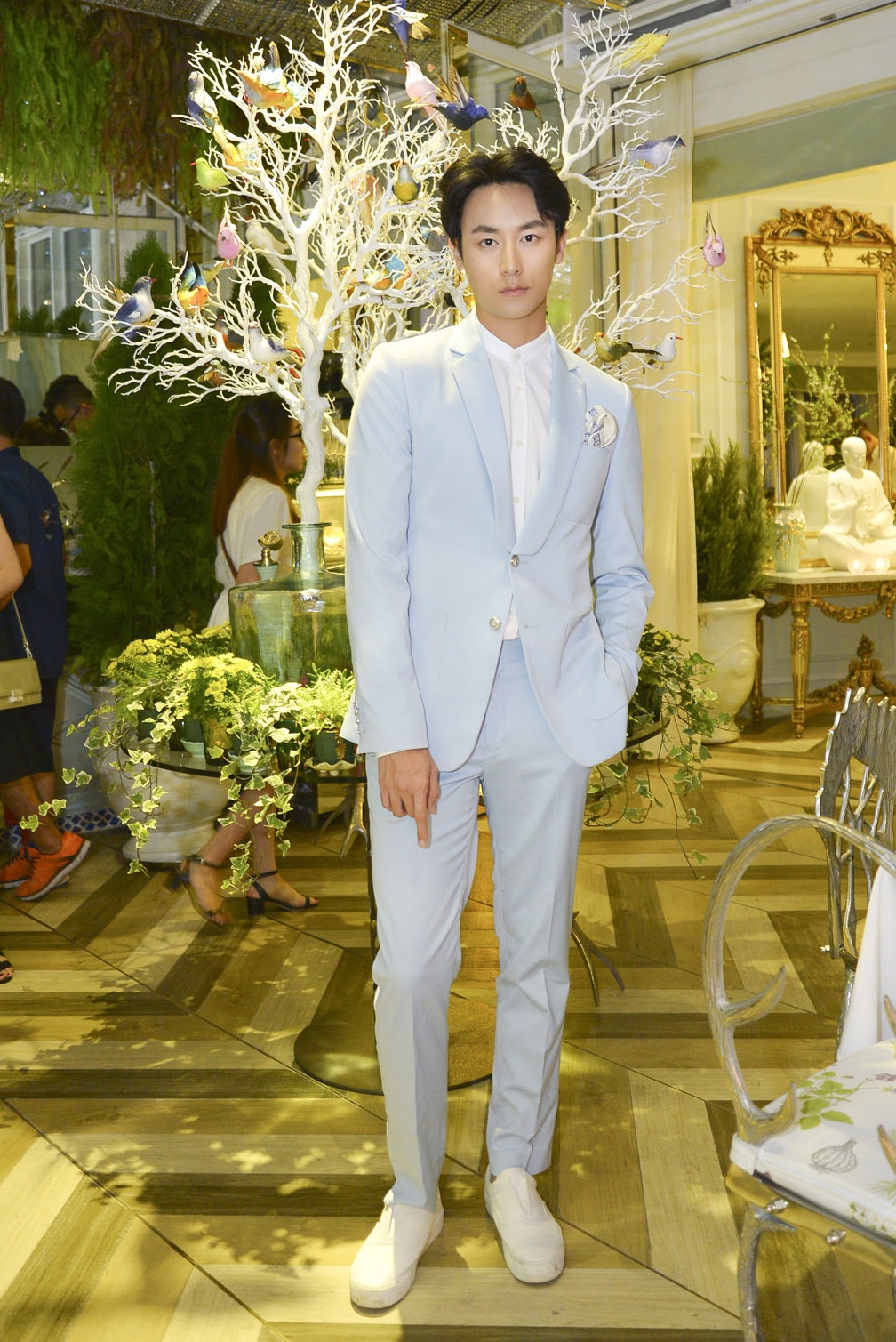 MC Phan Anh diện áo dài Tết ảnh 7 MC Phan Anh dien ao dai Tet anh 7