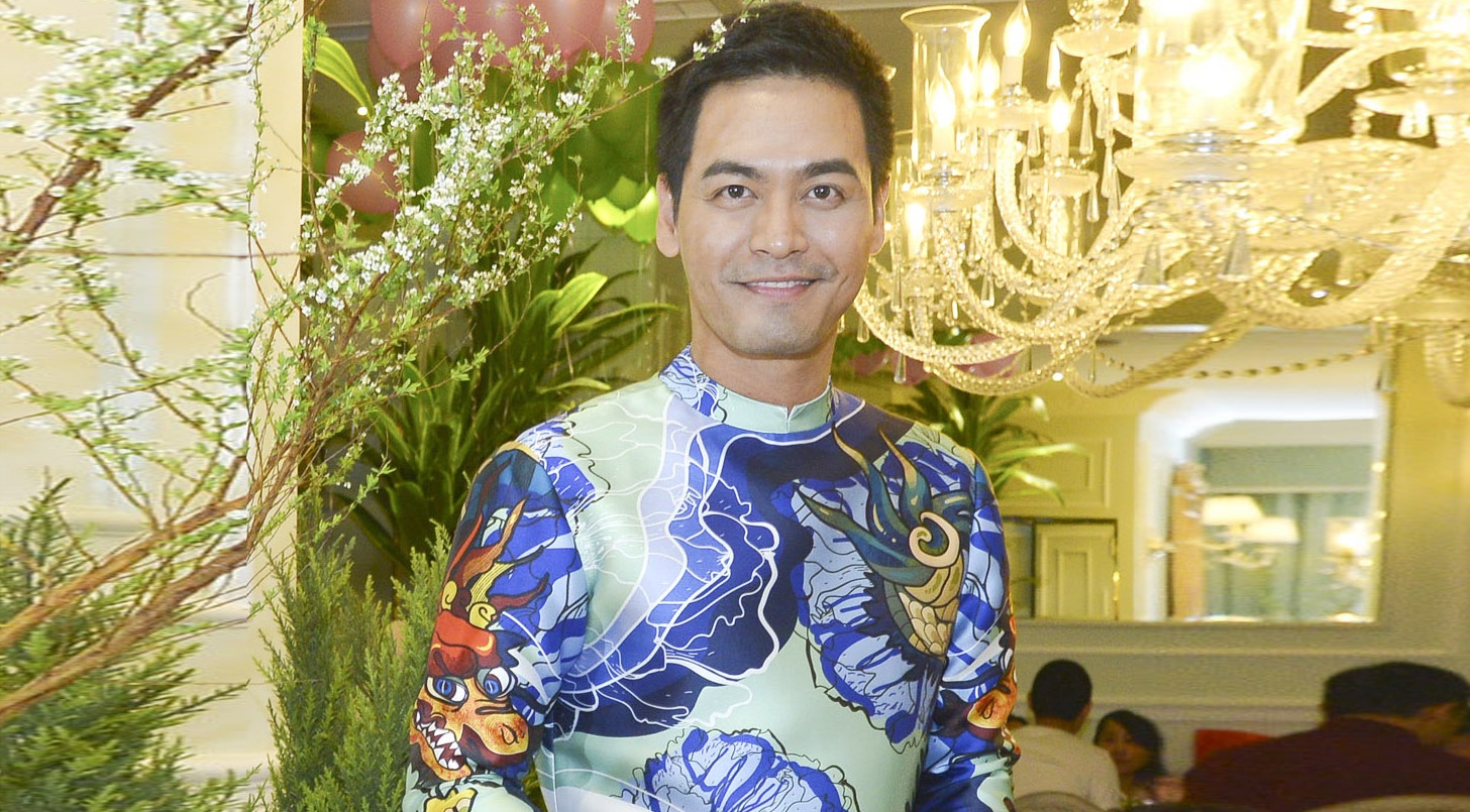 MC Phan Anh noi bat o su kien voi ao dai Tet hinh anh