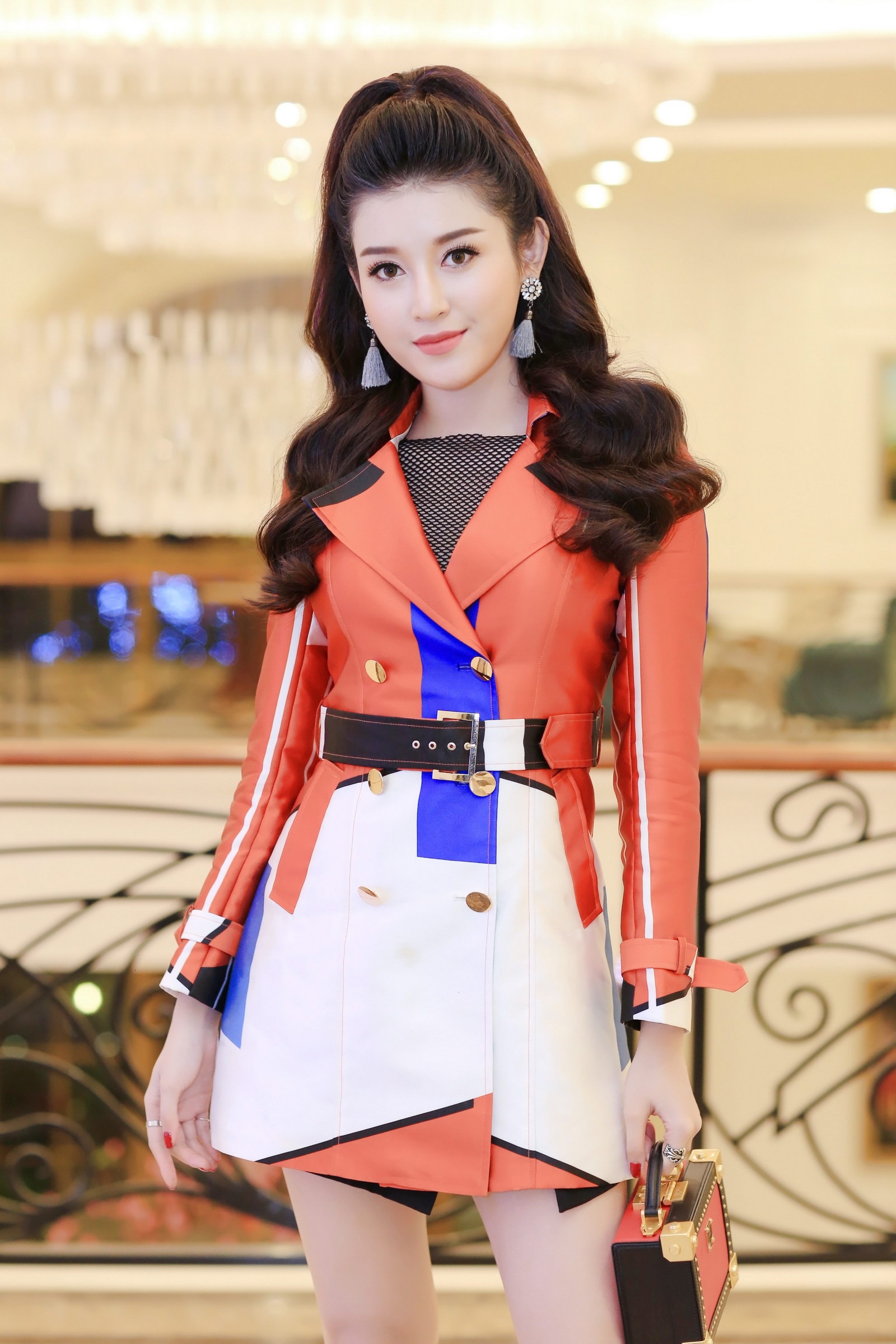 Huyen My du su kien can Tet anh 2