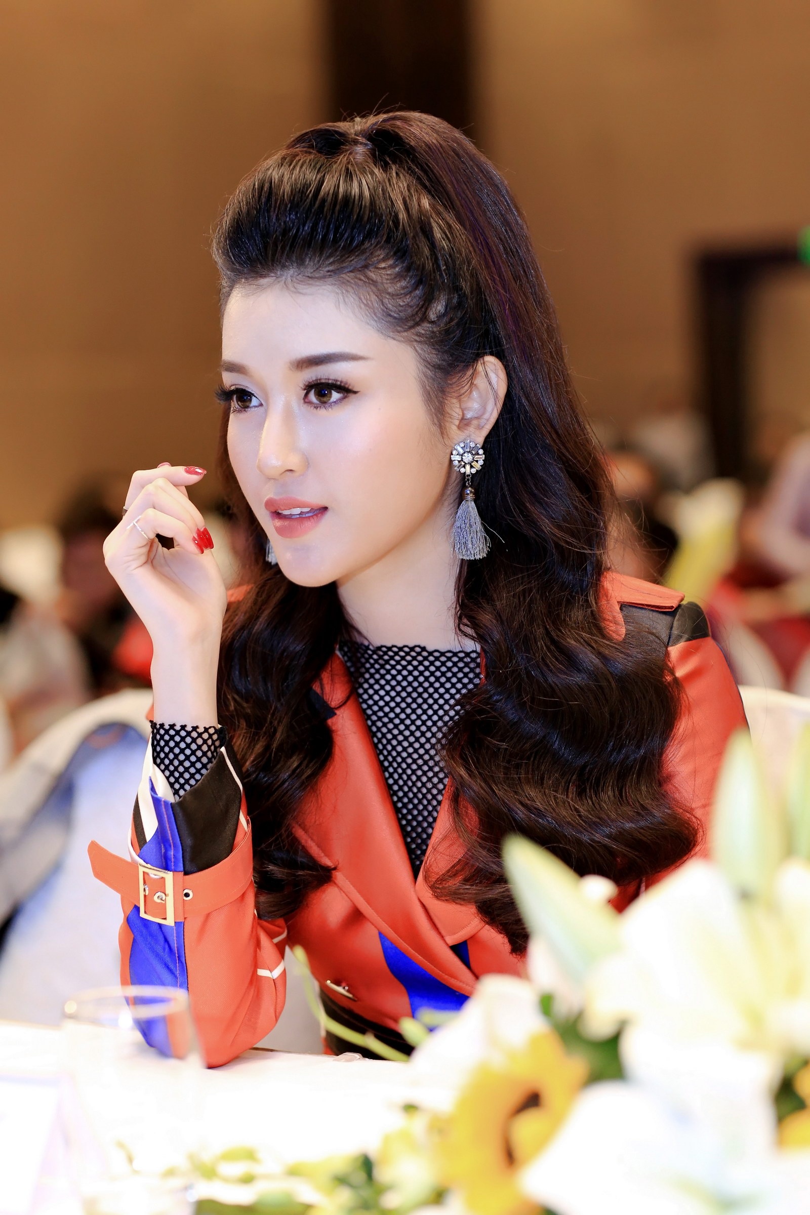 Huyen My du su kien can Tet anh 3