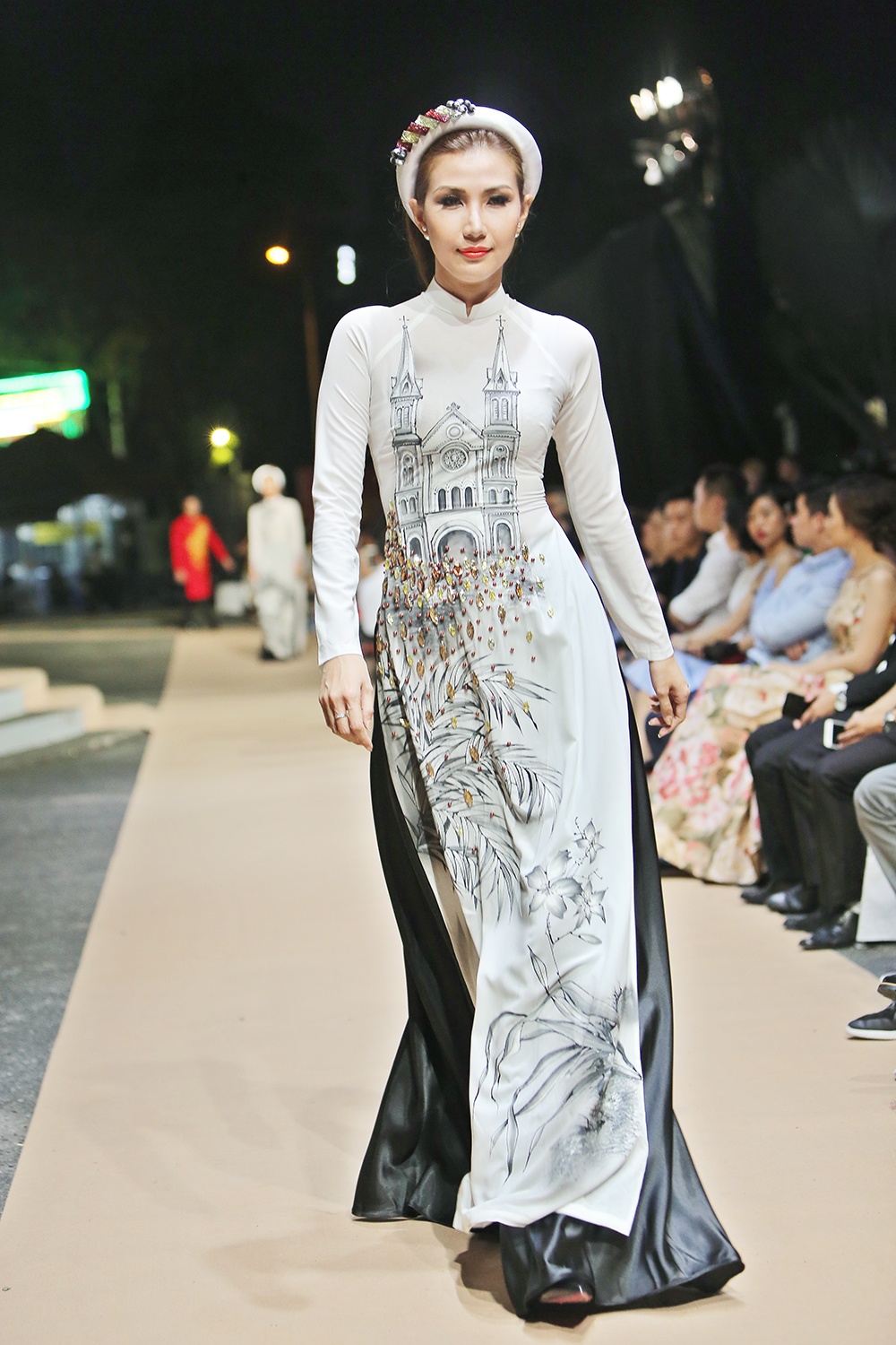 Anh Thu rang ro catwalk anh 6