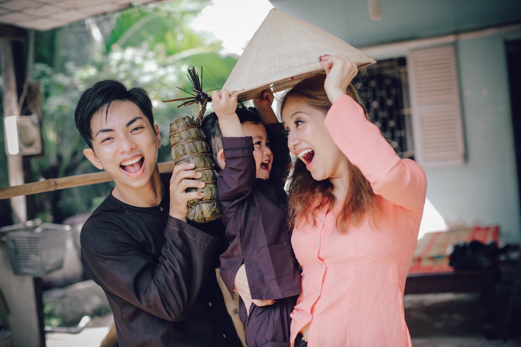 Khanh Thi,  Phan Hien chup anh Tet anh 7