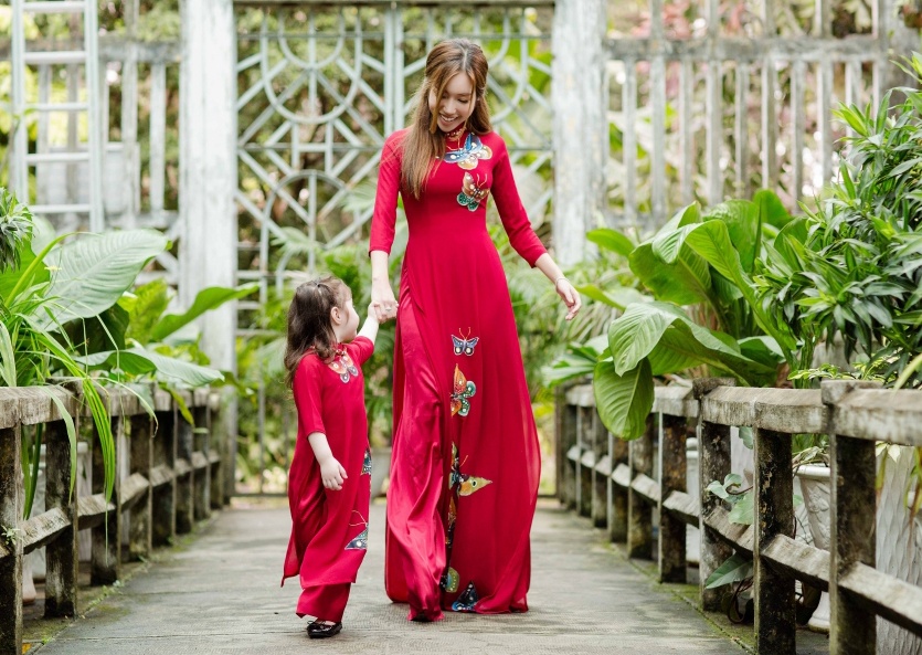 Elly Trần diện đồ đôi cùng con gái  ảnh 1 Elly Tran dien do doi cung con gai anh 1