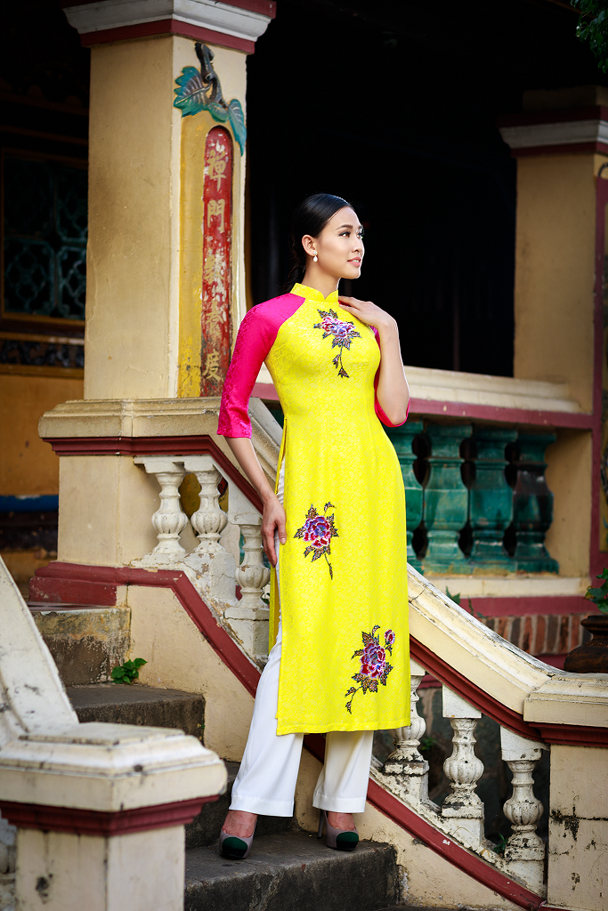Dương Mỹ Linh duyên dáng áo dài ngày Tết ảnh 1 Duong My Linh duyen dang ao dai ngay Tet anh 1