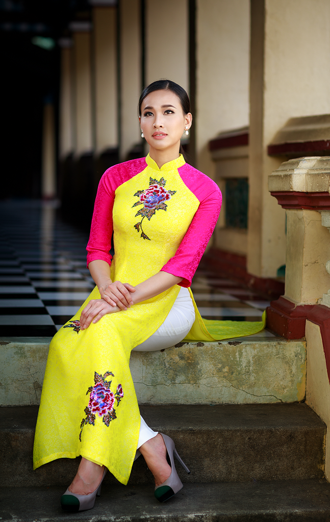 Dương Mỹ Linh duyên dáng áo dài ngày Tết ảnh 2 Duong My Linh duyen dang ao dai ngay Tet anh 2