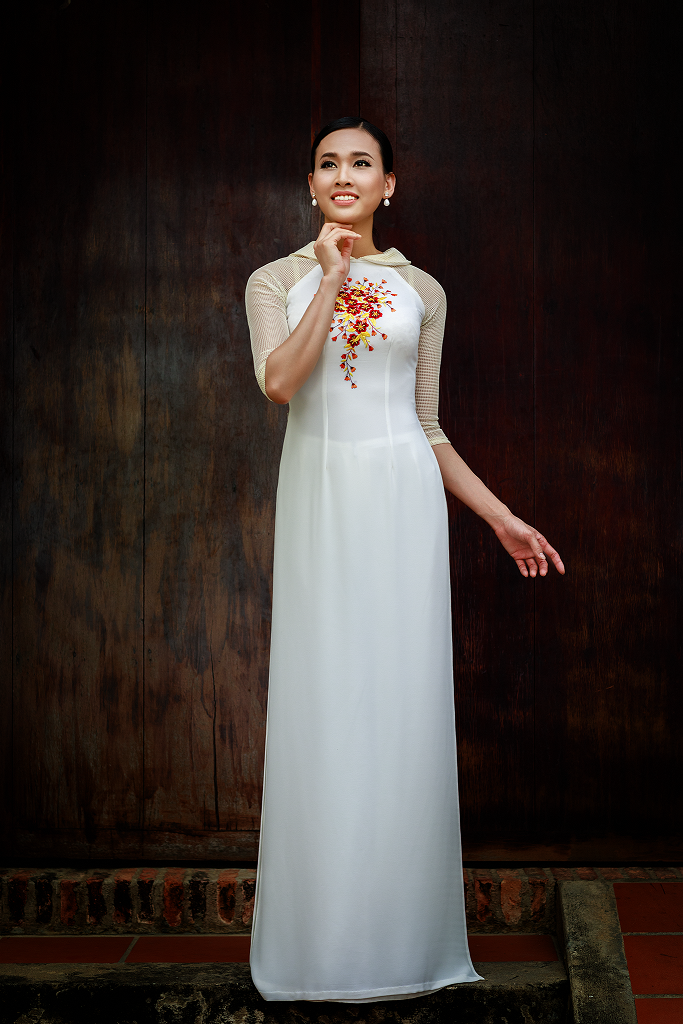 Dương Mỹ Linh duyên dáng áo dài ngày Tết ảnh 5 Duong My Linh duyen dang ao dai ngay Tet anh 5