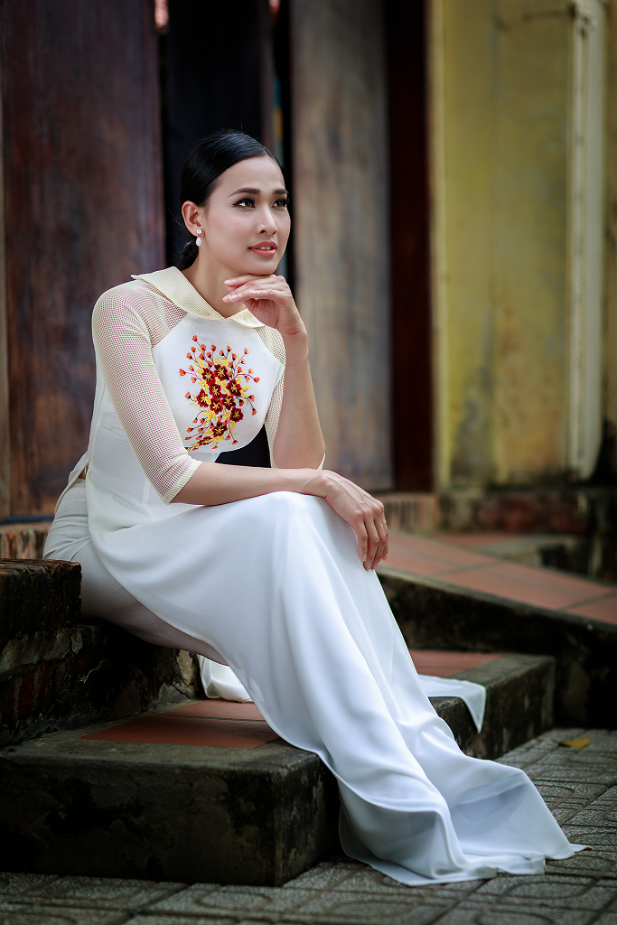 Dương Mỹ Linh duyên dáng áo dài ngày Tết ảnh 6 Duong My Linh duyen dang ao dai ngay Tet anh 6