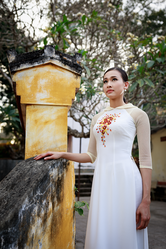 Dương Mỹ Linh duyên dáng áo dài ngày Tết ảnh 7 Duong My Linh duyen dang ao dai ngay Tet anh 7