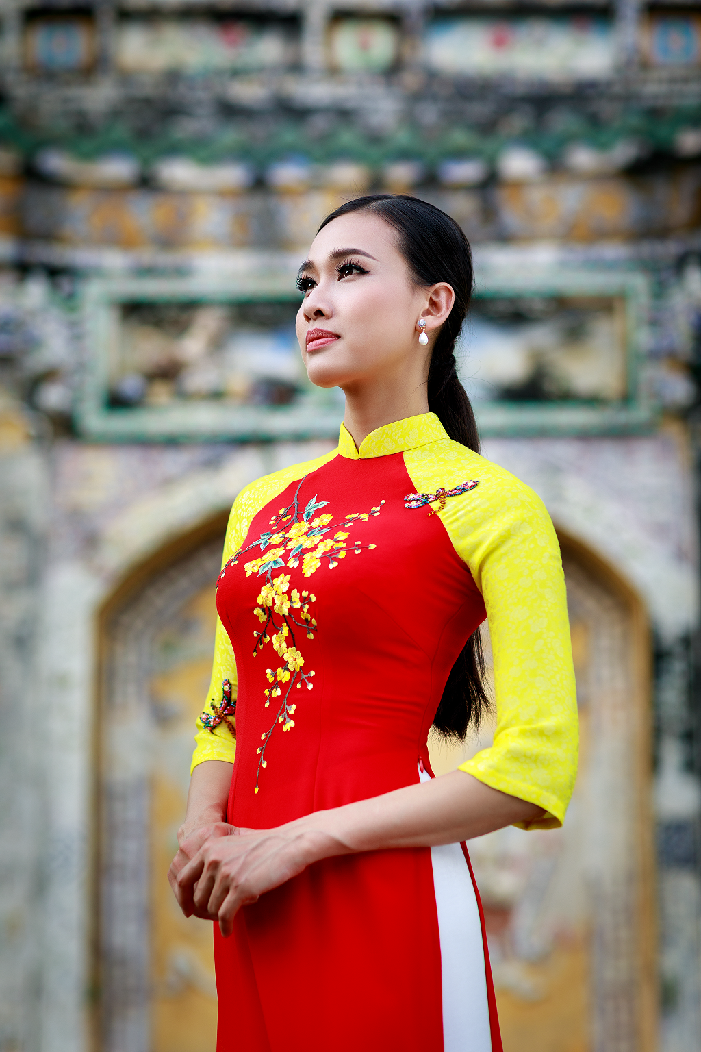 Dương Mỹ Linh duyên dáng áo dài ngày Tết ảnh 4 Duong My Linh duyen dang ao dai ngay Tet anh 4