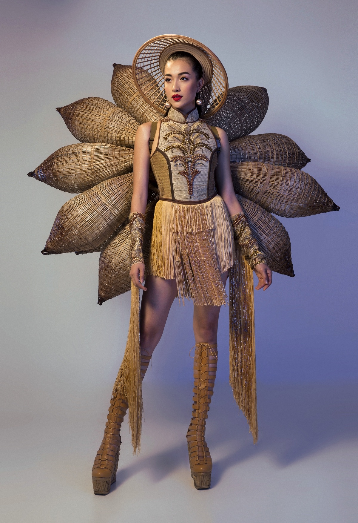 Trang phuc nang may cua Le Hang anh 3