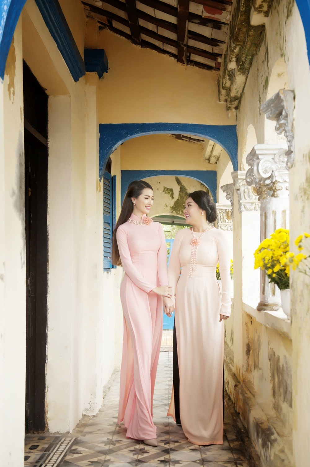 Phan Thi Mo dien ao dai nen na don xuan sang anh 1