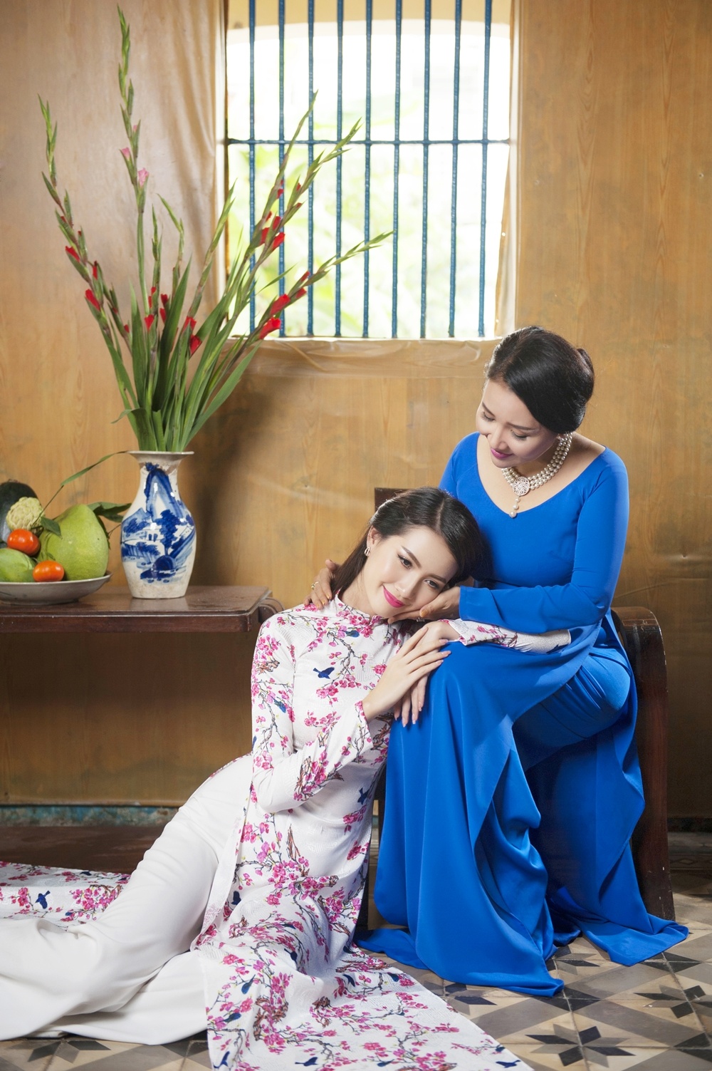 Phan Thi Mo dien ao dai nen na don xuan sang anh 4