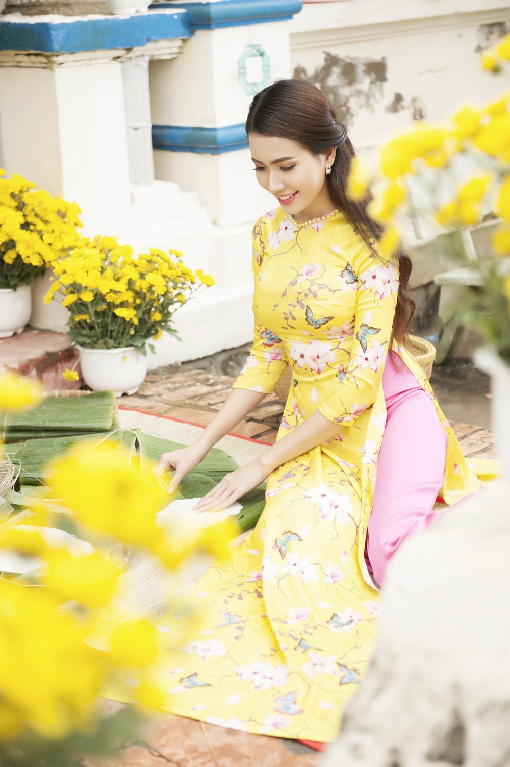 Phan Thi Mo dien ao dai nen na don xuan sang anh 6