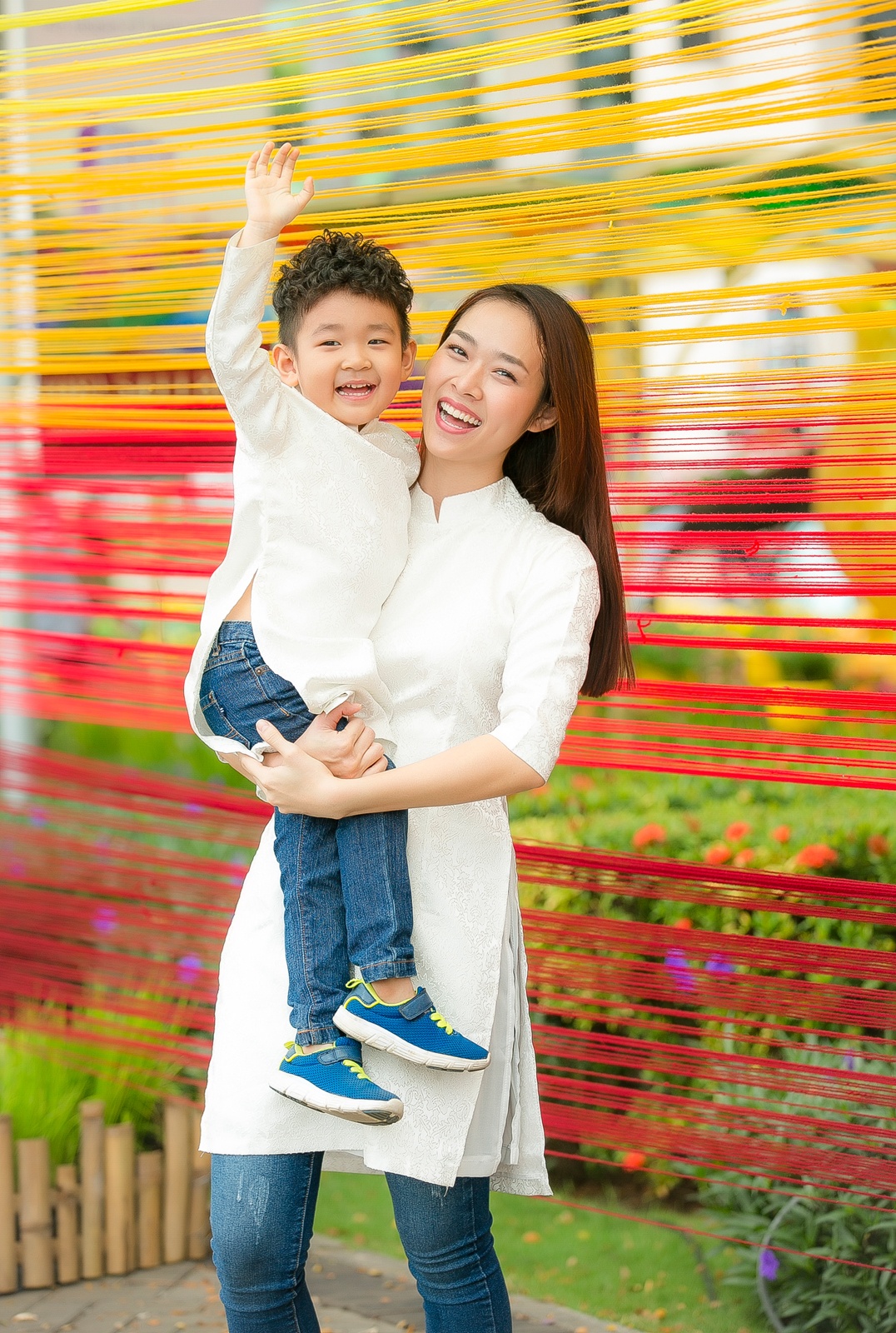 Diep Bao Ngoc cung con trai dao pho Tet anh 3