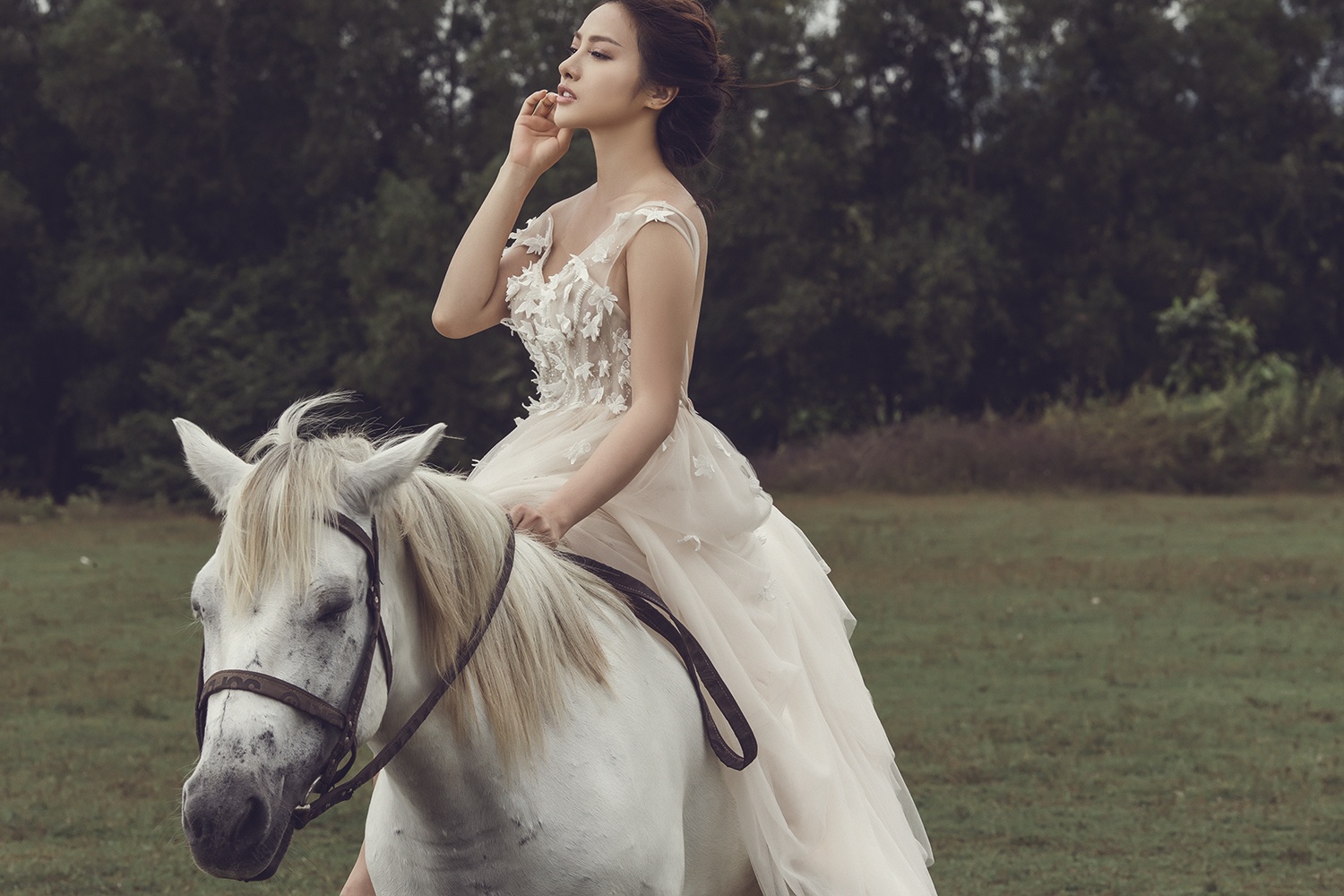 Truong Nhi quyen ru trong bo anh Tet anh 8