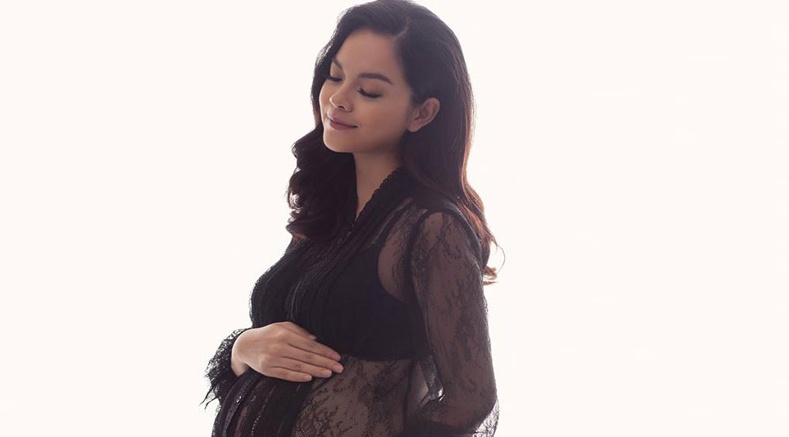 Pham Quynh Anh khoe anh co bau lan 2 trong dem giao thua hinh anh