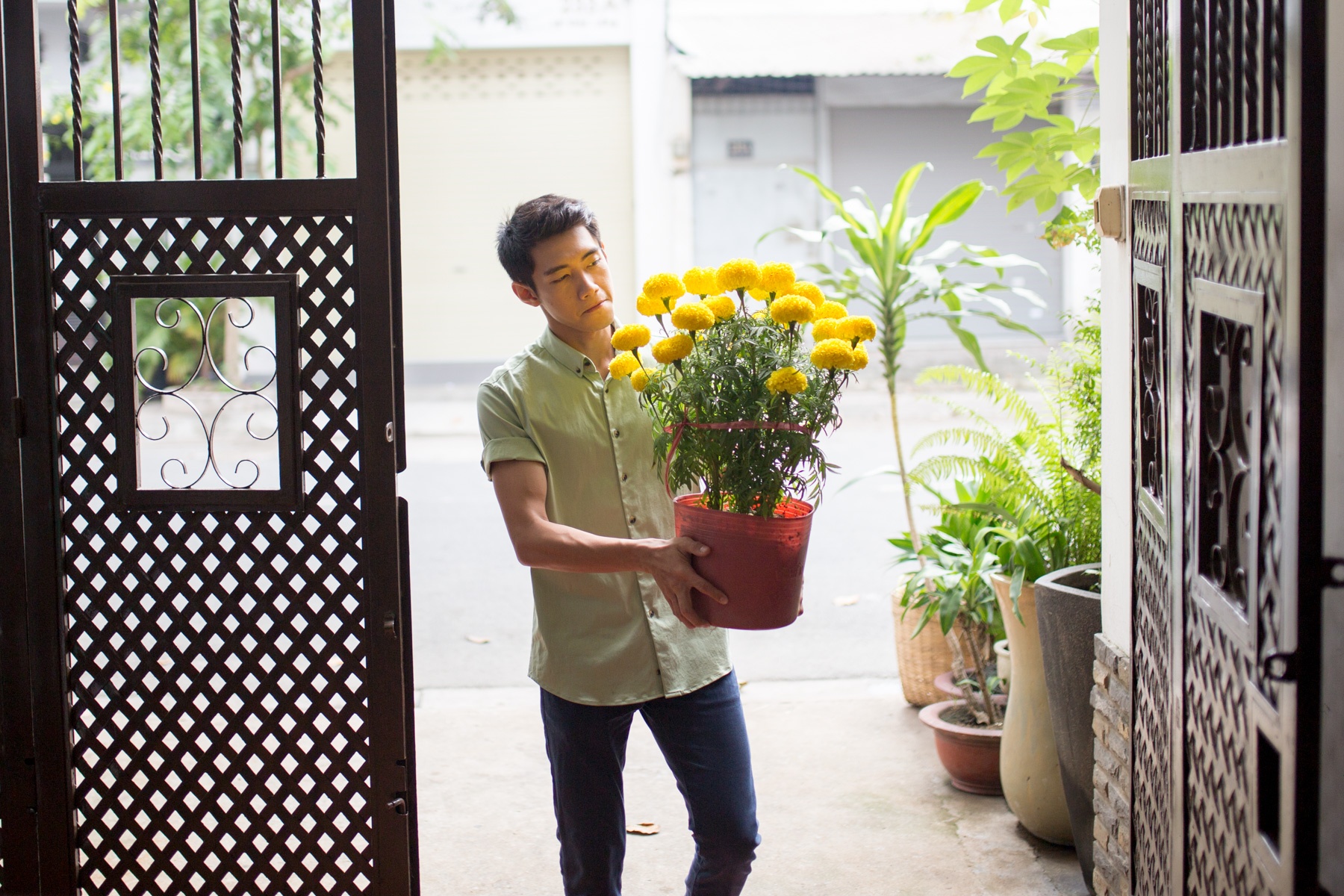 Tham nha vu cong Quang Dang vao mong 1 Tet anh 1