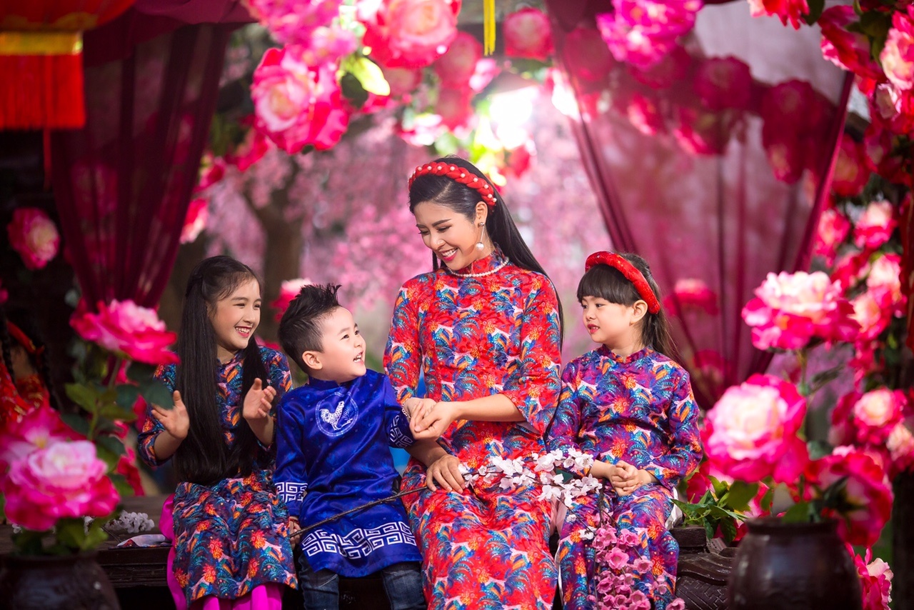 Ngoc Han dao pho Tet anh 1