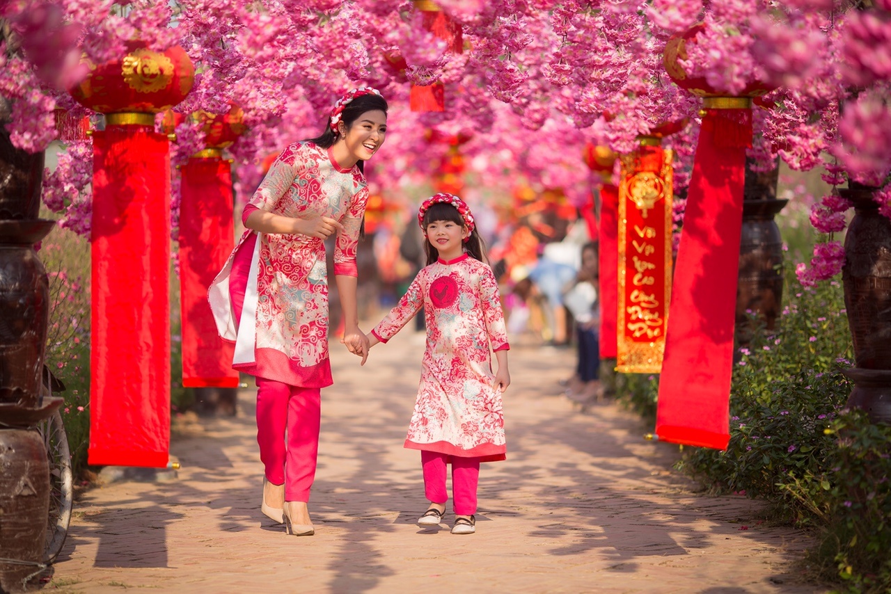 Ngoc Han dao pho Tet anh 2