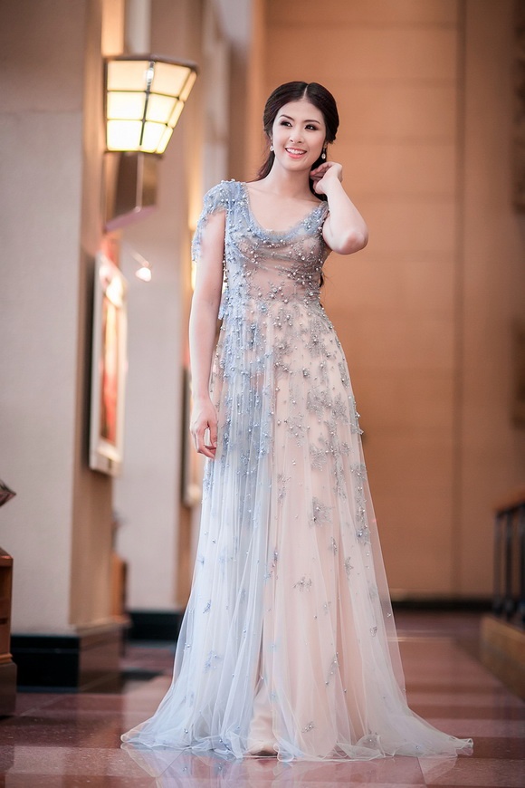 Hoa hau,  a hau Viet chuong dam da hoi Hoang Hai anh 7