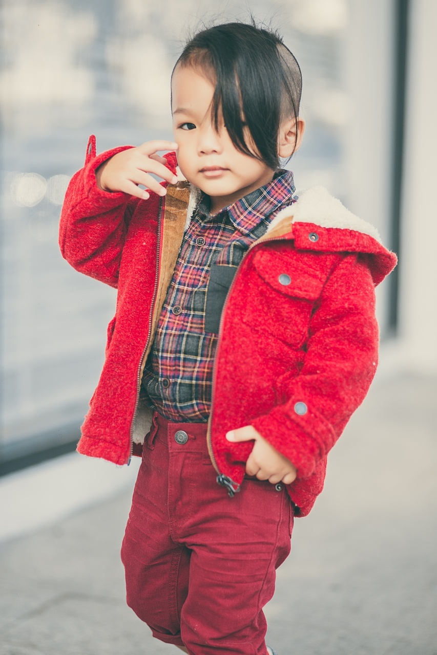 Con trai nuôi của Đỗ Mạnh Cường dạo phố cuối tuần ảnh 3 Con trai nuoi cua Do Manh Cuong dao pho cuoi tuan anh 3