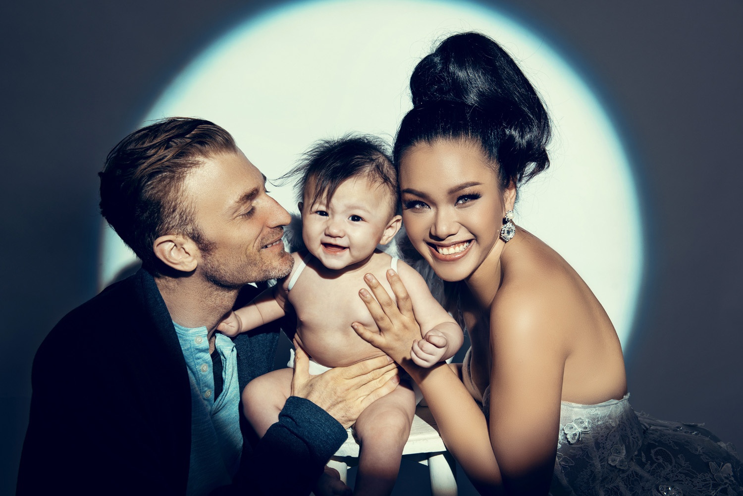 Phuong Vy Idol hanh phuc ben chong con hinh anh