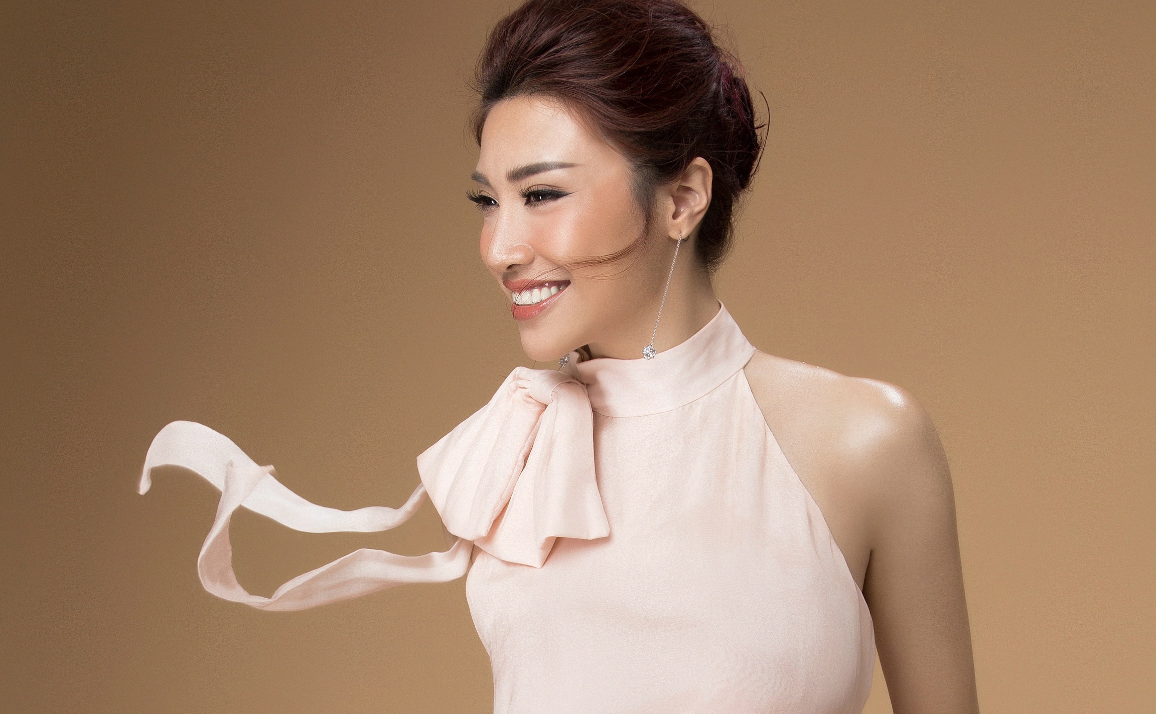 Tha la chua bat dau - Pha Le hinh anh